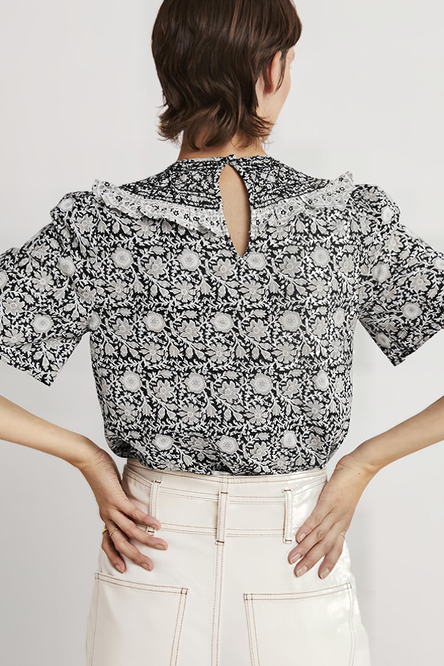SMOCKED NECK PRINTED TOP BLK 2