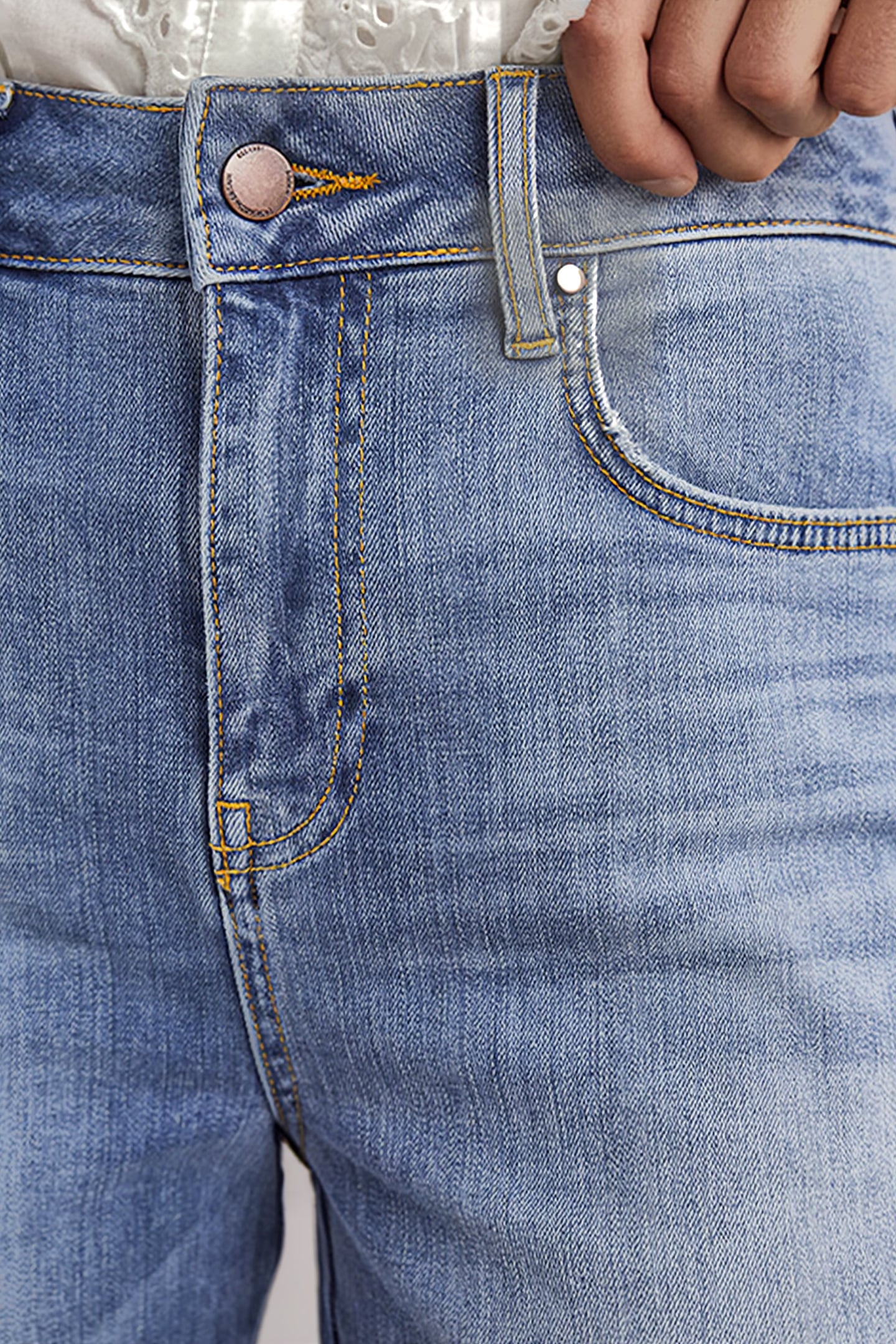 FITTED CROPPED FLARE JEANS DEN 5