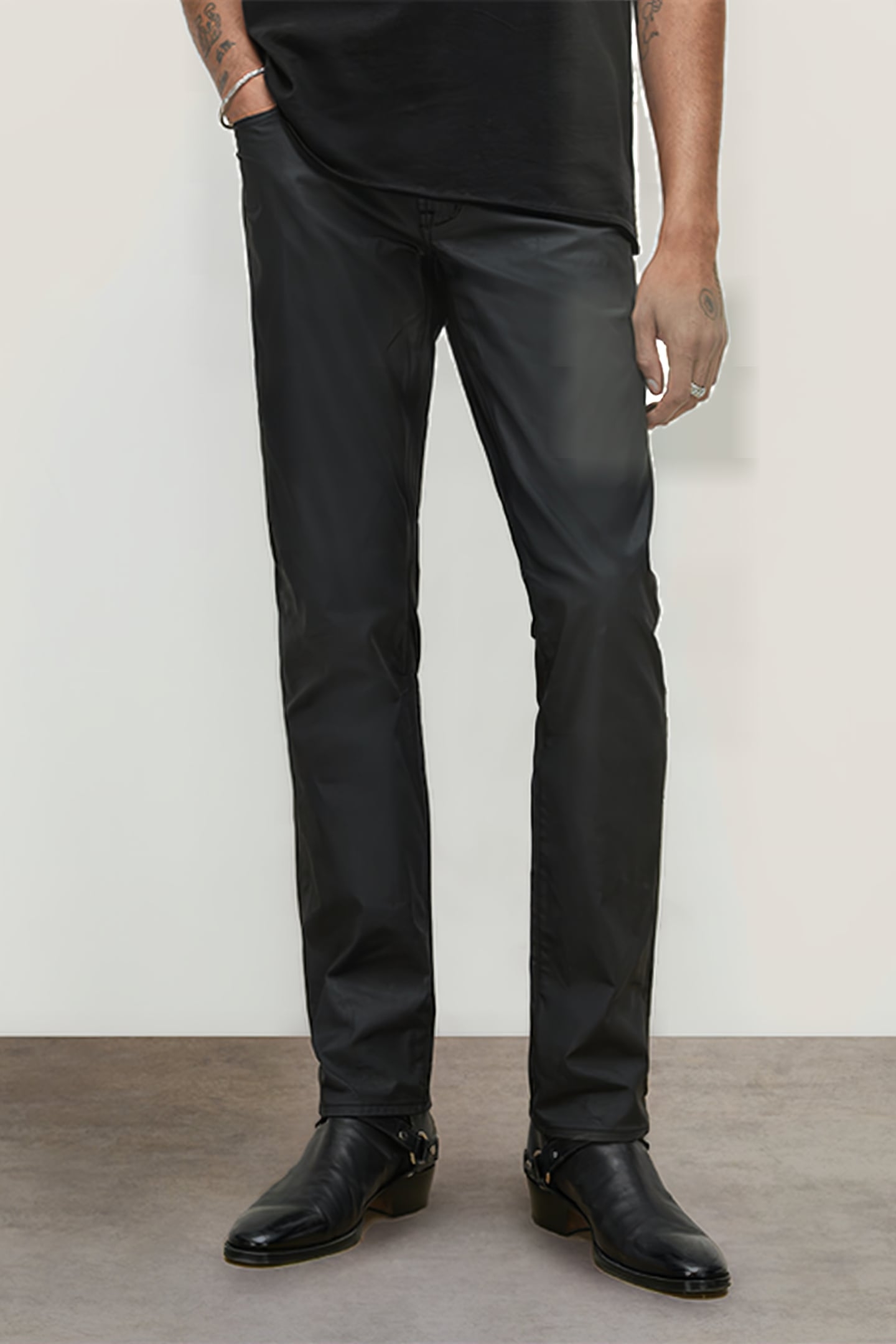 J701 - REGULAR FIT BLACK 1