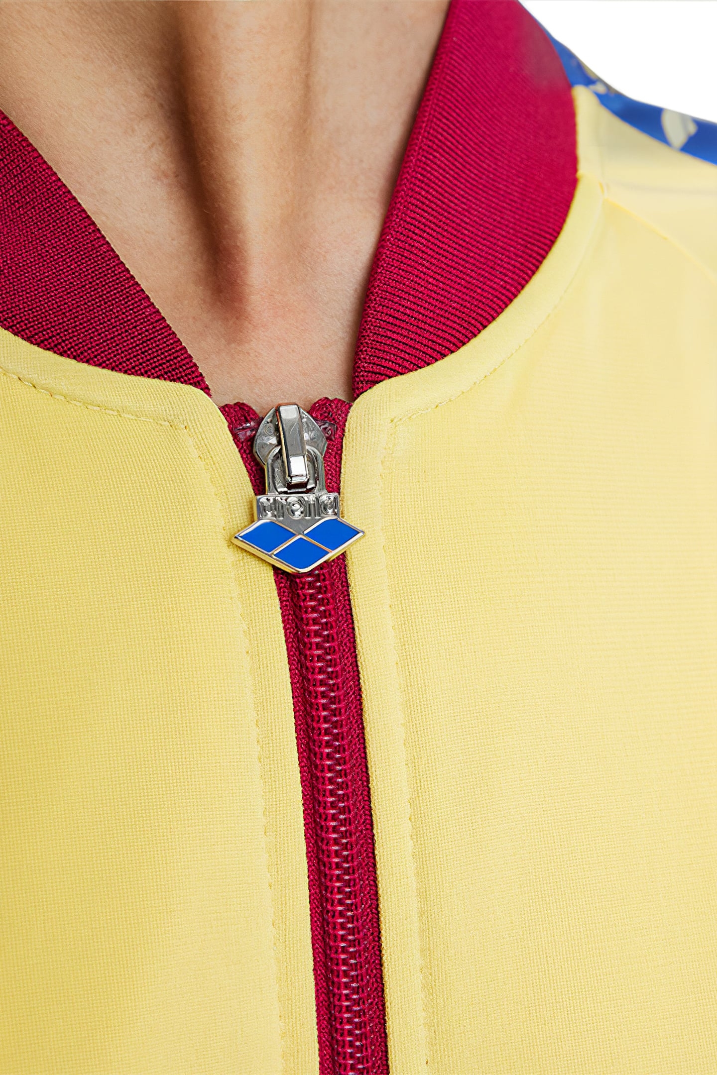 W RELAX IV TEAM JACKET BUTTER BURGUNDY 6