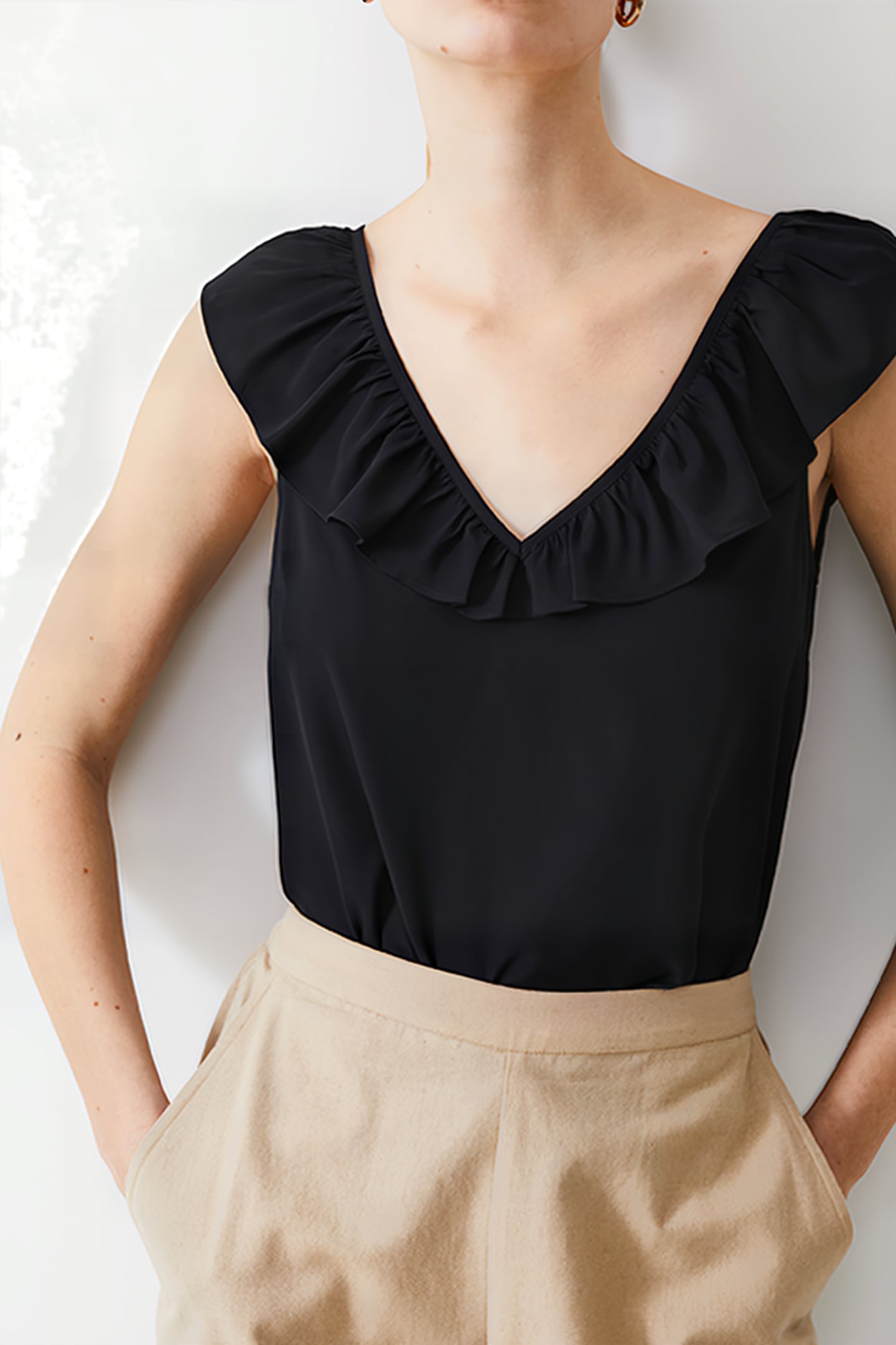 FRILL S/LESS CREPE LIGHT TOP BLACK 4