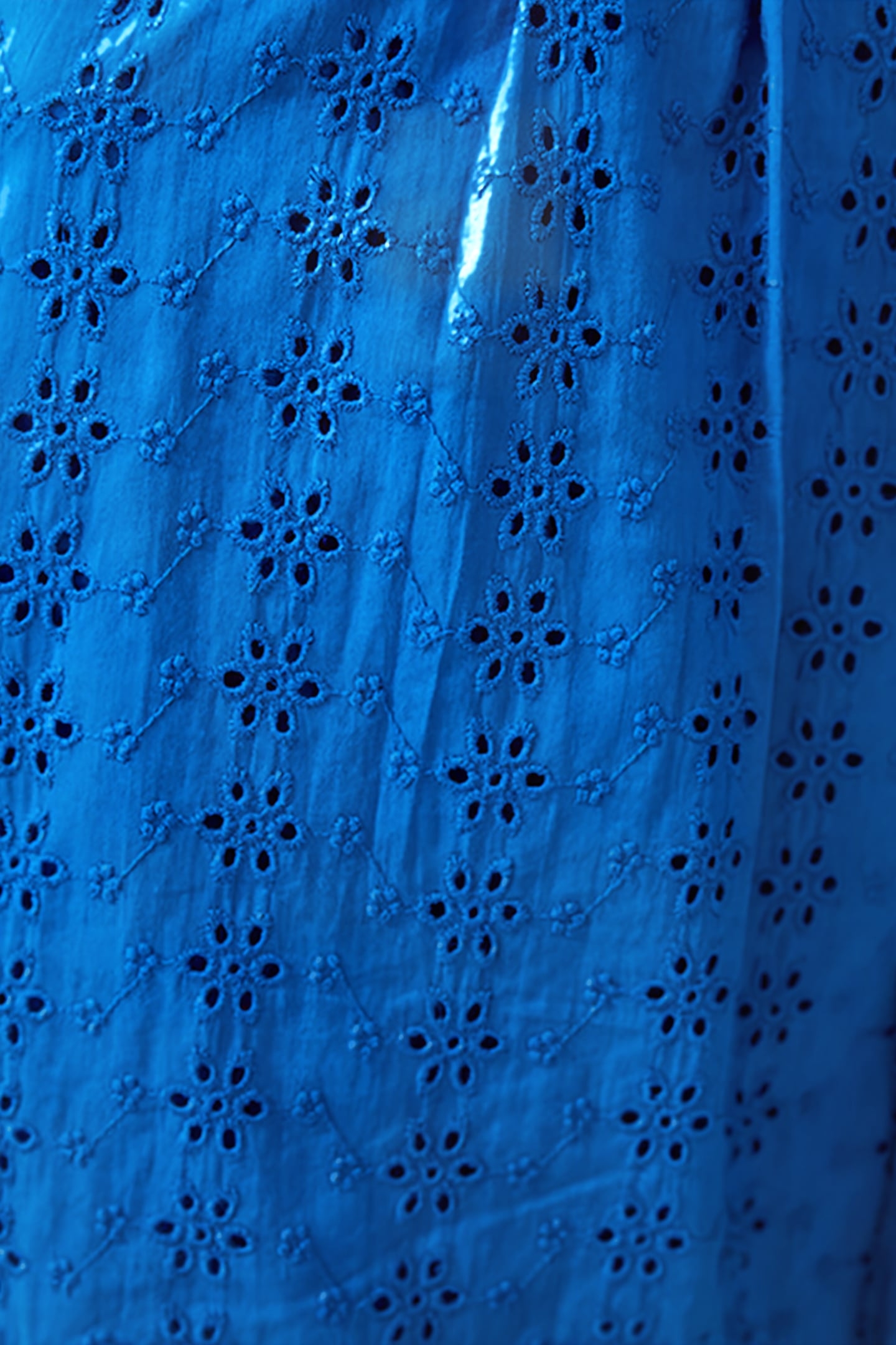 BRODERIE TIE SHORT BRIGHT BLUE 4