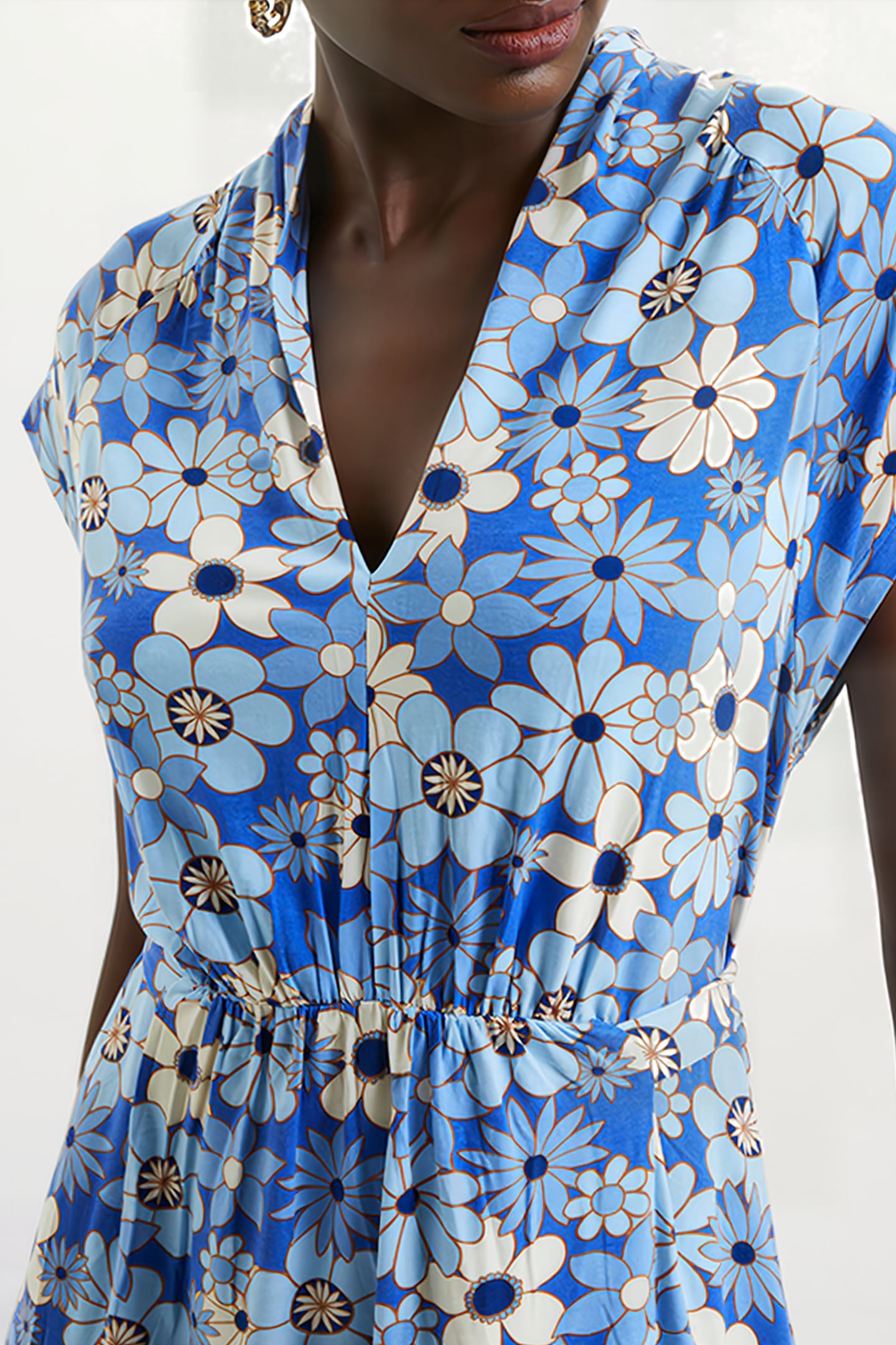 VEE SLEEVELESS S ROYAL 5