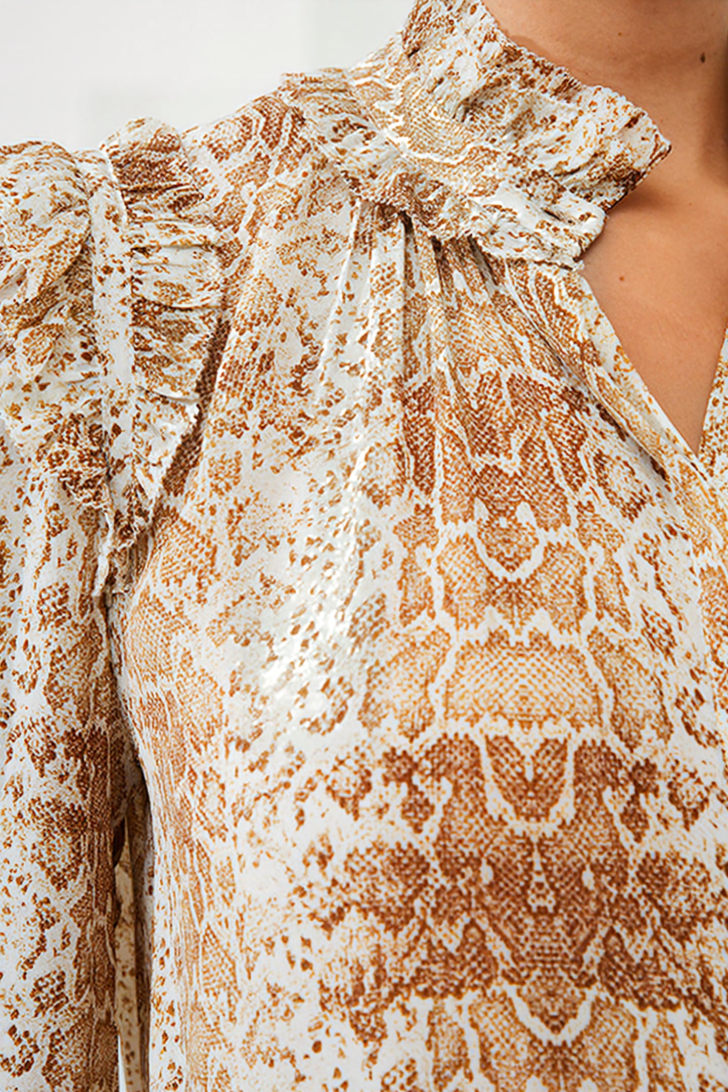 SNAKE SMOOTH GTTE RUFFLE SHIRT MISC. 5