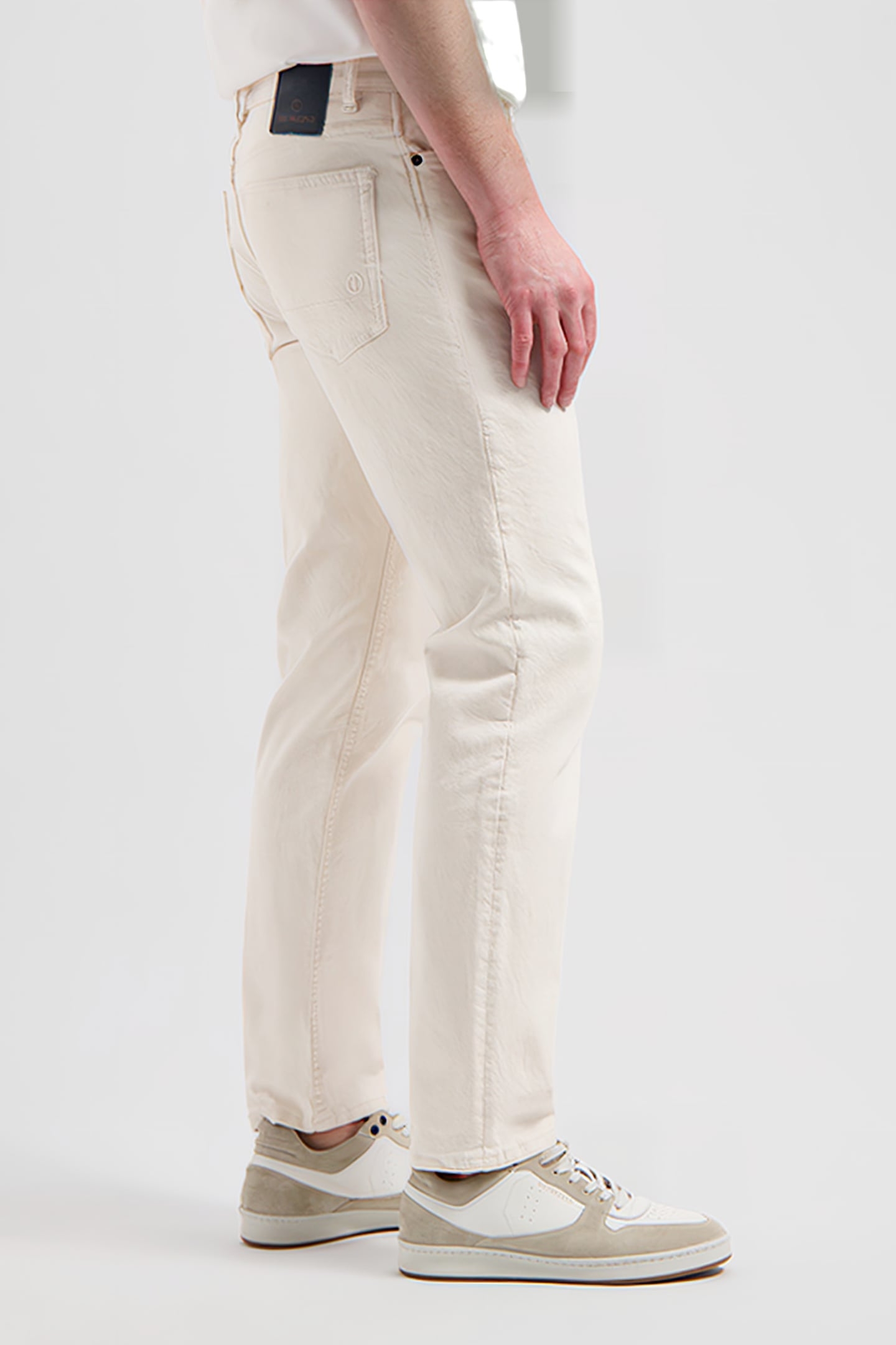 DS_GENT D OFFWHITE 4