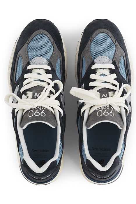 M990TB2 SNEAKERS IN NAVY 3