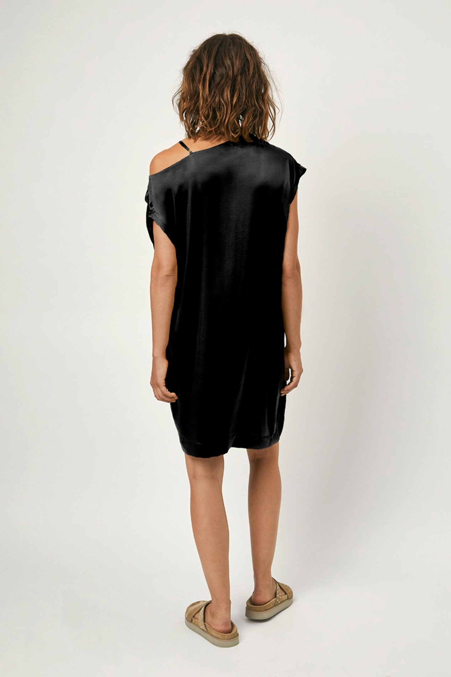 GRAYSON SATIN DRESS RAVEN 2