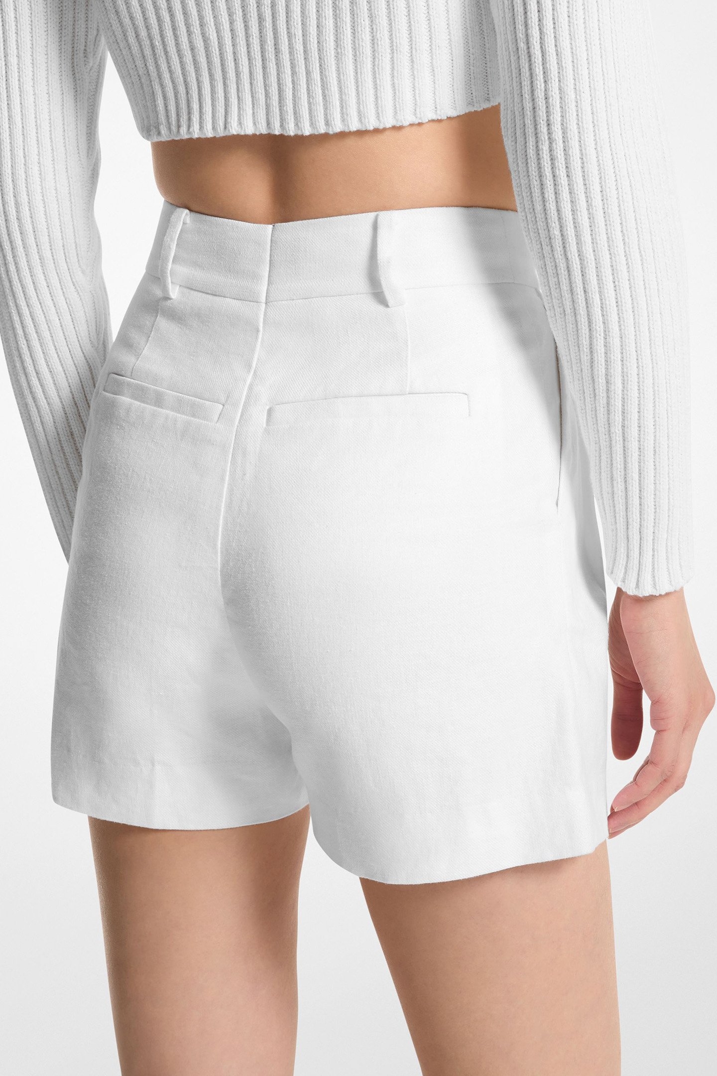 PLEATED SHORTS IN WHITE 2
