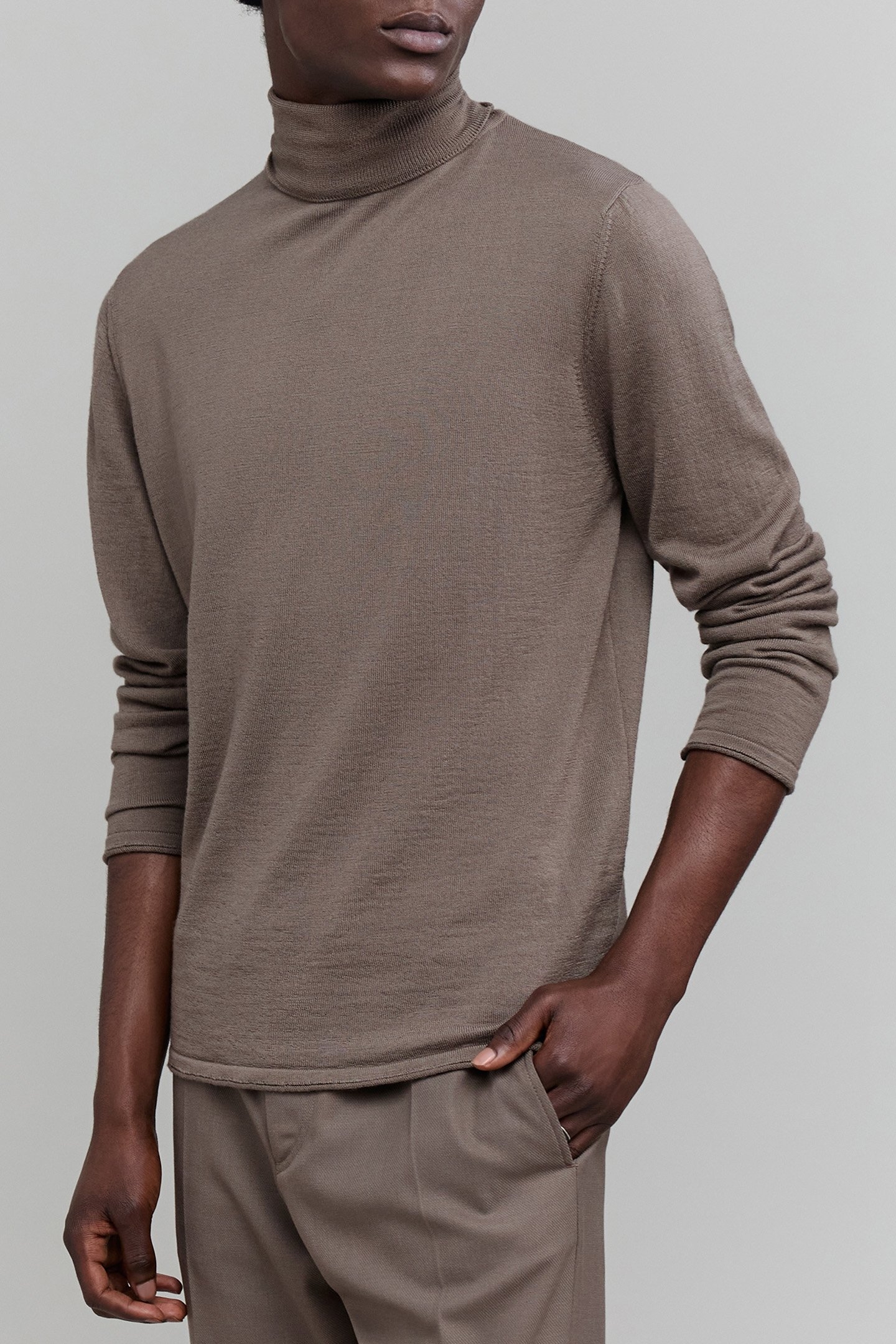 BROWN TURTLENECK KNIT SWEATER 1