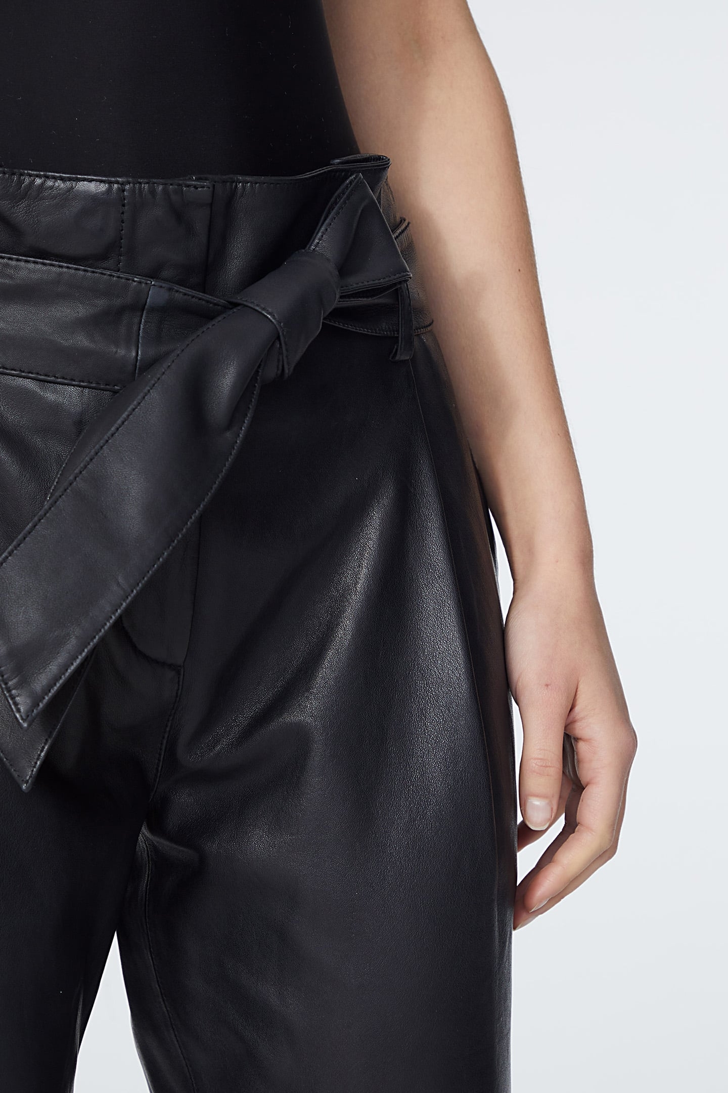 BLACK LAMBSKIN LEATHER HIGH.WAIST TROUSERS 5