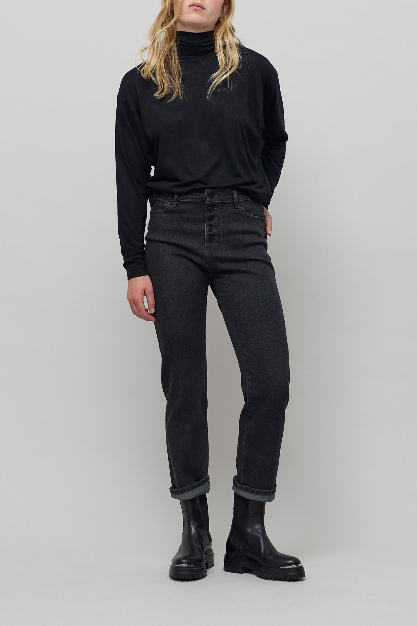 HIGH-WAISTED WASHED BLACK STRAIGHT JEANS WITH STUD 3