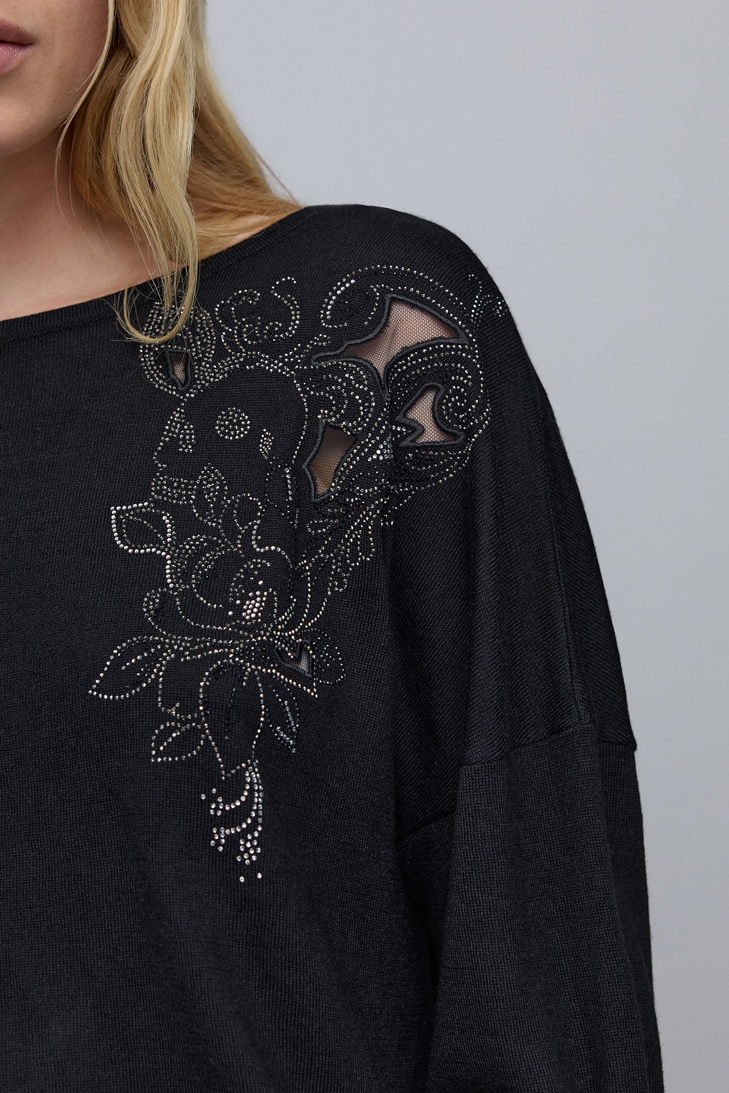 BLACK FRONT/BACK KNIT SWEATER WITH FLOWERS 6