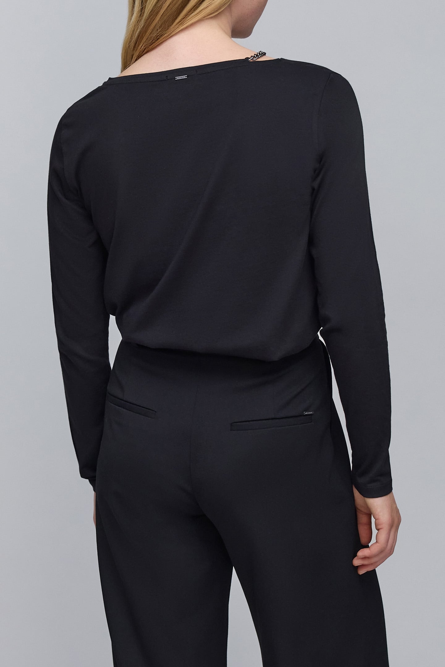 BLACK CHAIN NECK T-SHIRT 2