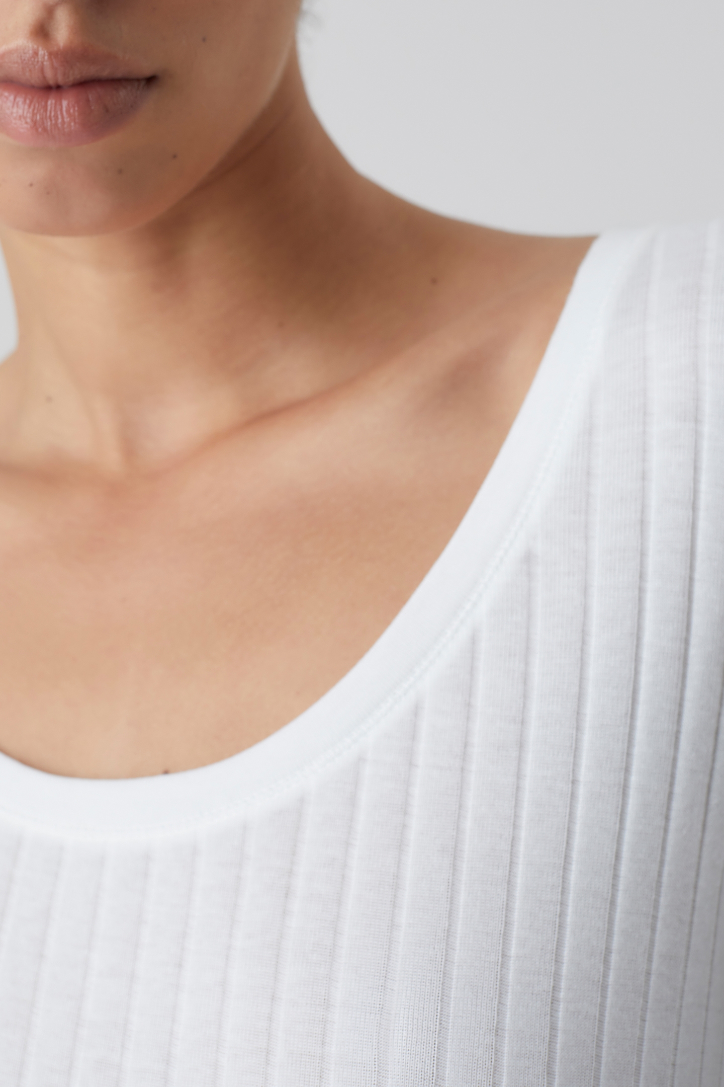 SCOOPNECK SHORTSLEEVE T-SHIRTS IVORY 4