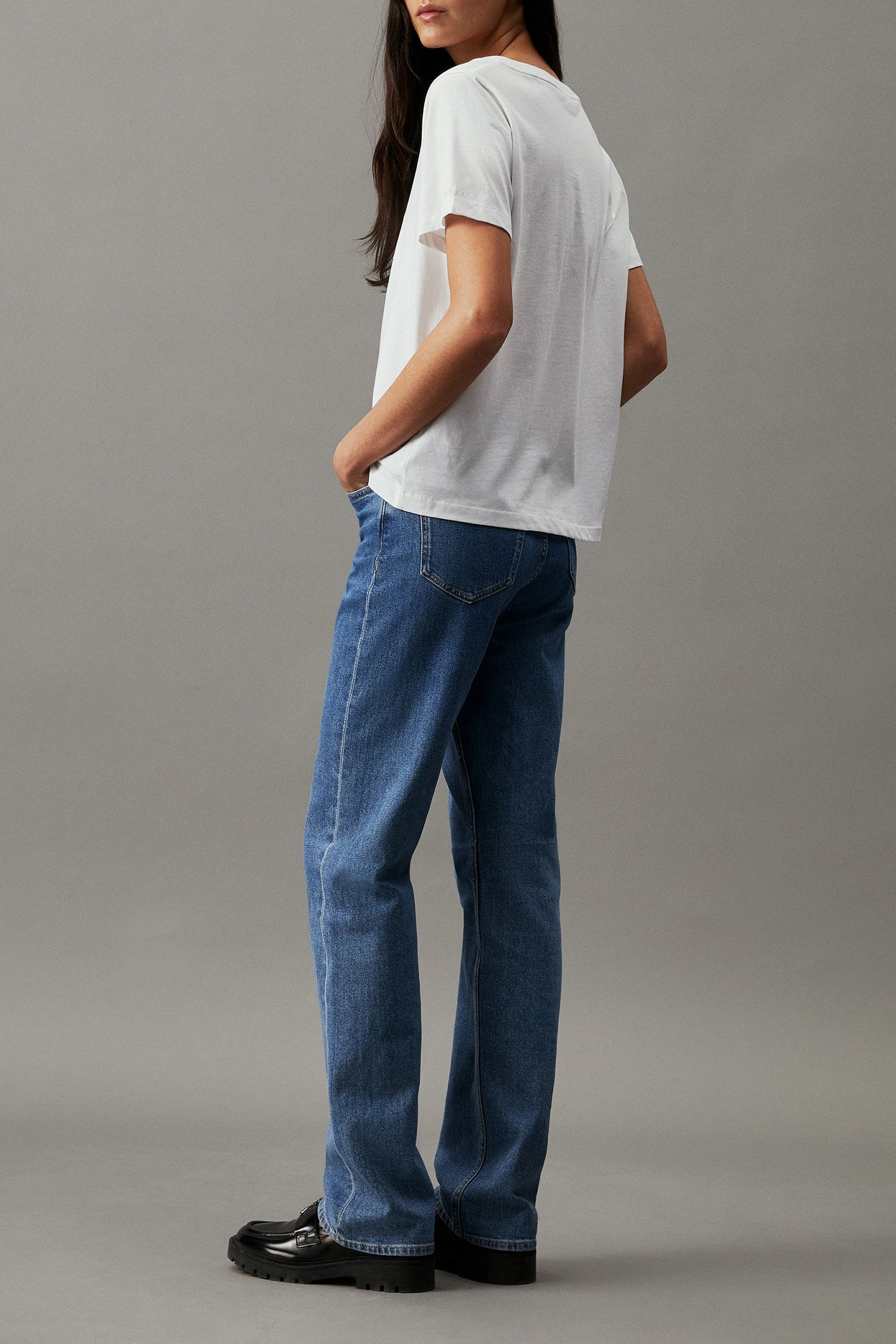 SMOOTH V-NECK T-SHIRT STANDARD FIT WHITE 2