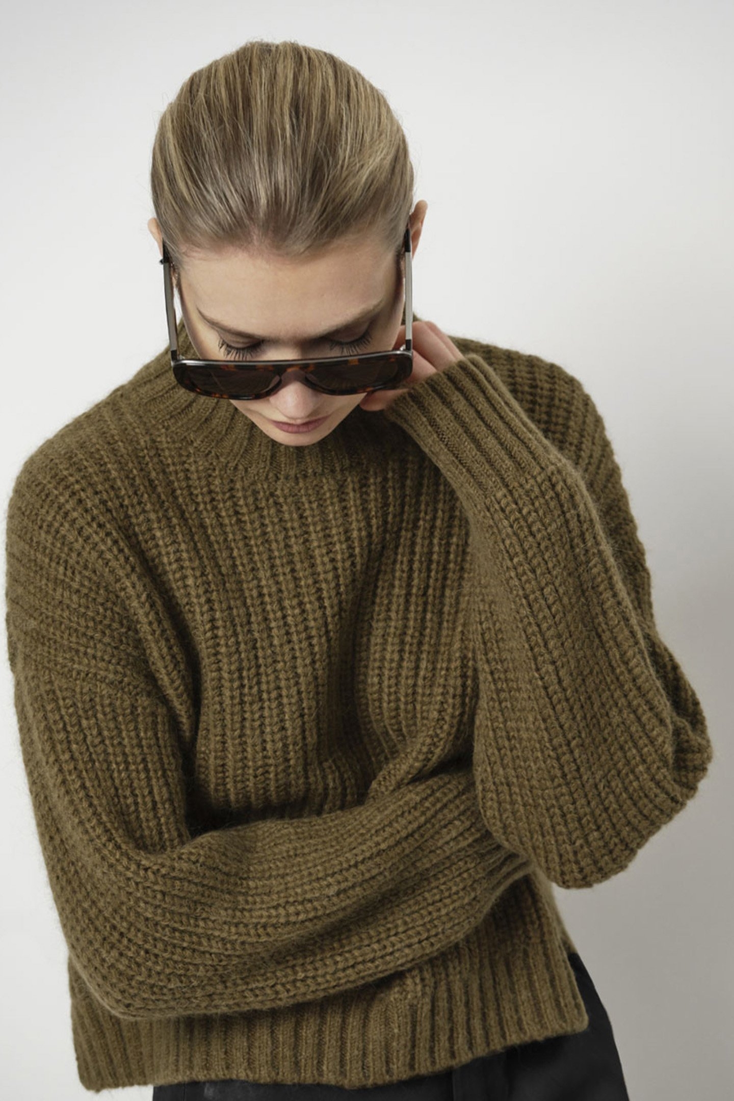 SINAI CROPPED TURTLE SWEATER EARTHY EVERGREEN 1