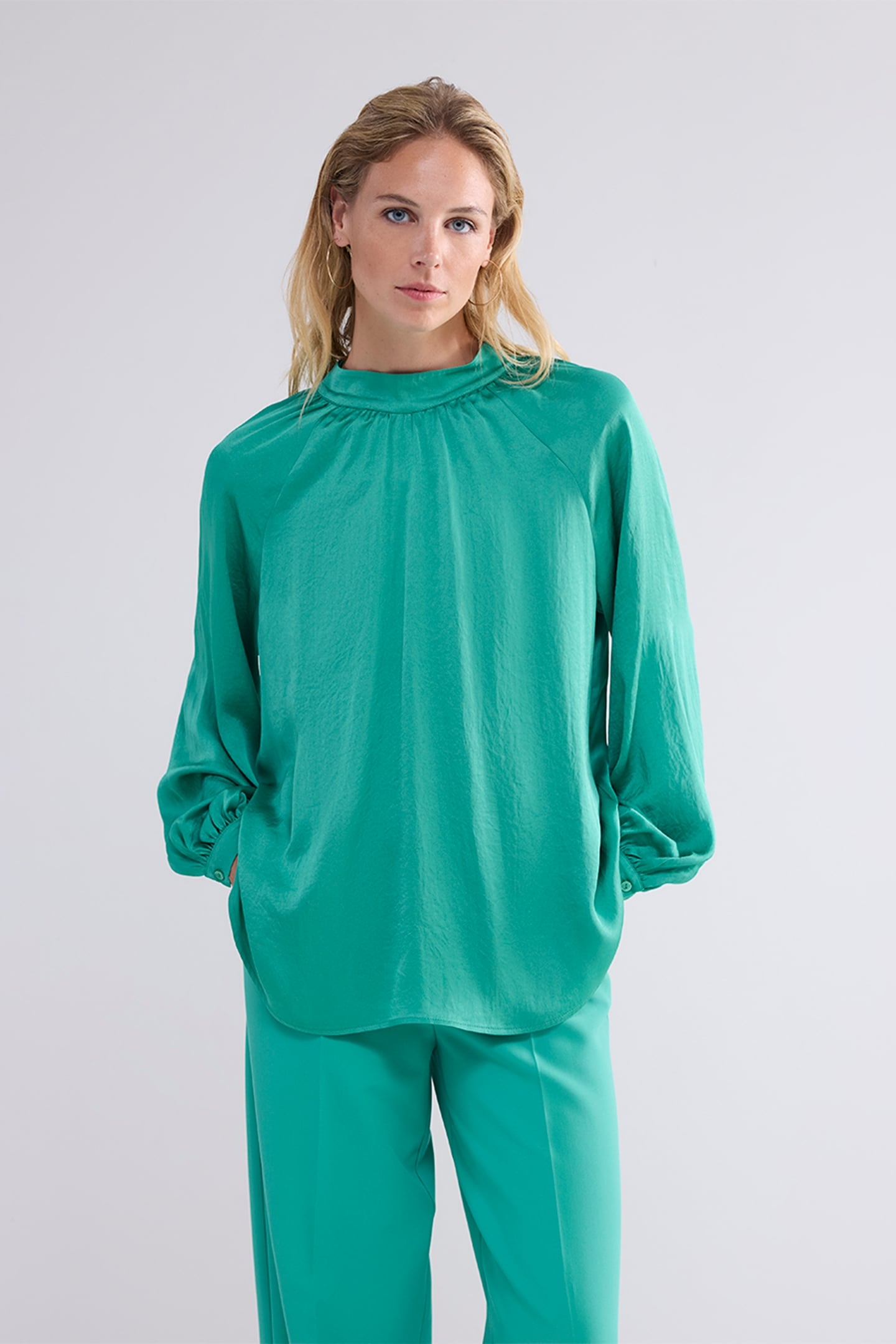 TOP HIGH NECK SILKY TOUCH PEACOCK 1