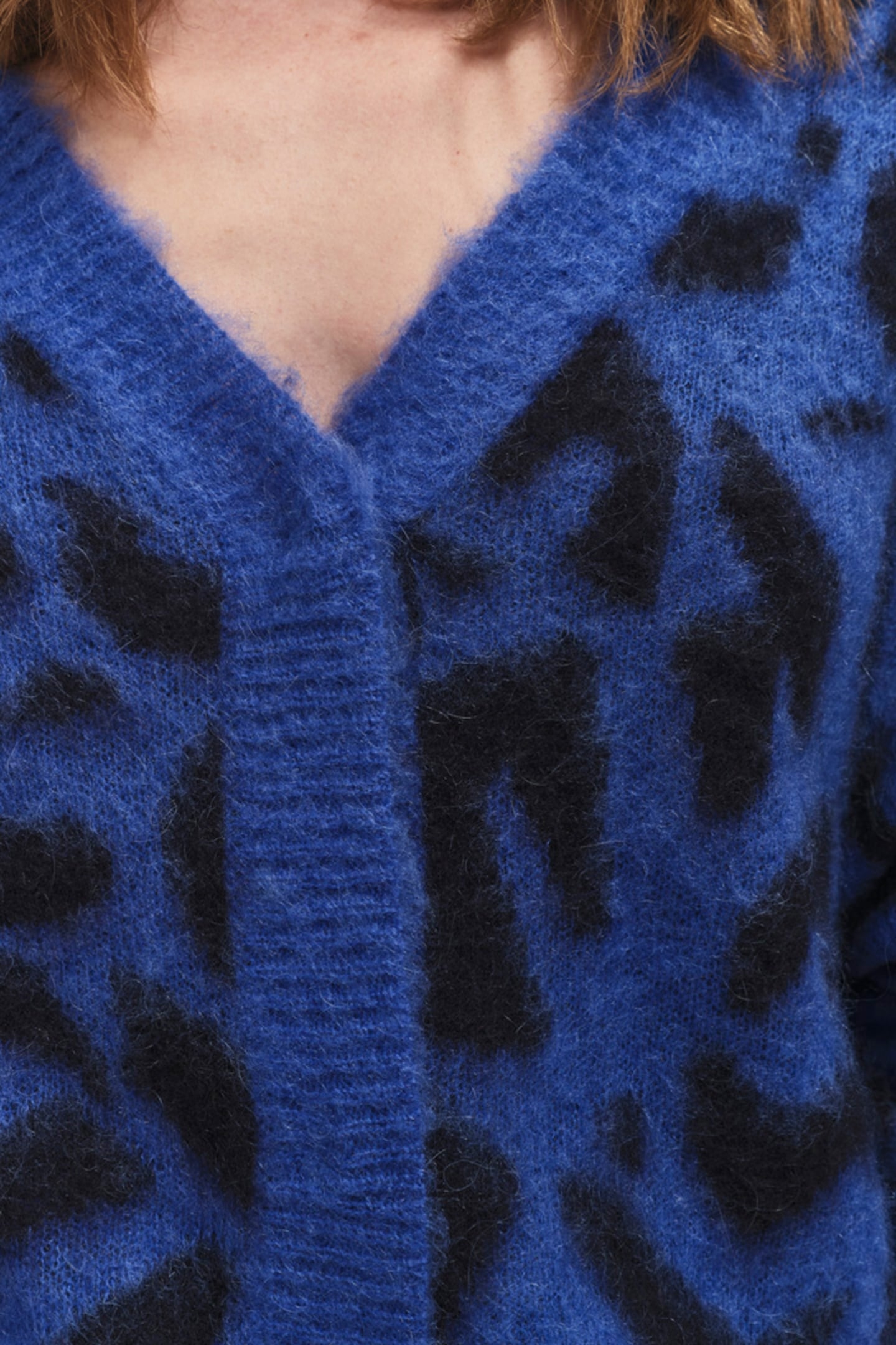 TAMAR - SAPPHIRE BLUE CARDIGAN WITH FLORAL ARABESQUE PATTERN 5