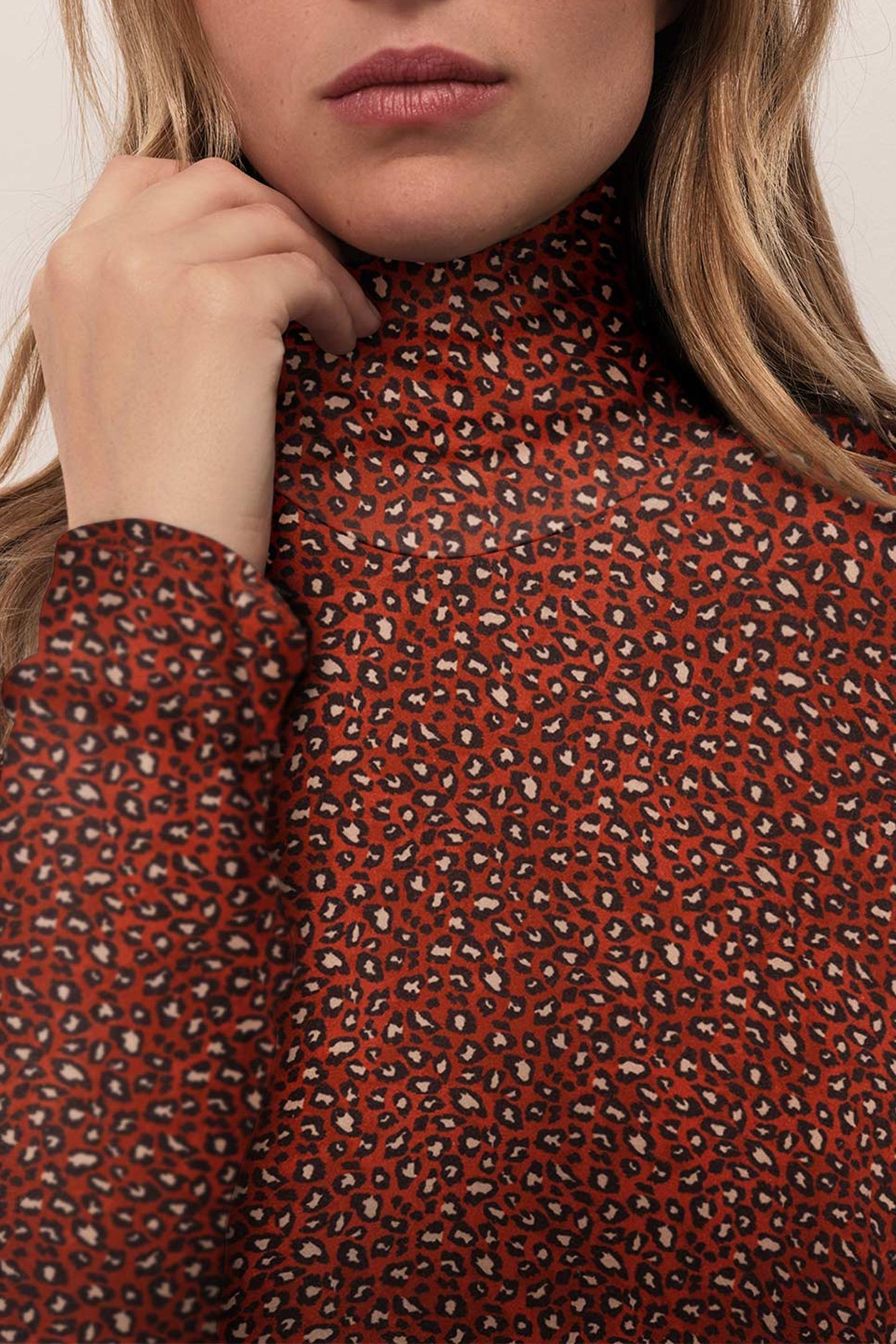 MADLY - RED TURTLENECK T-SHIRT WITH SAFARI PRINT 4
