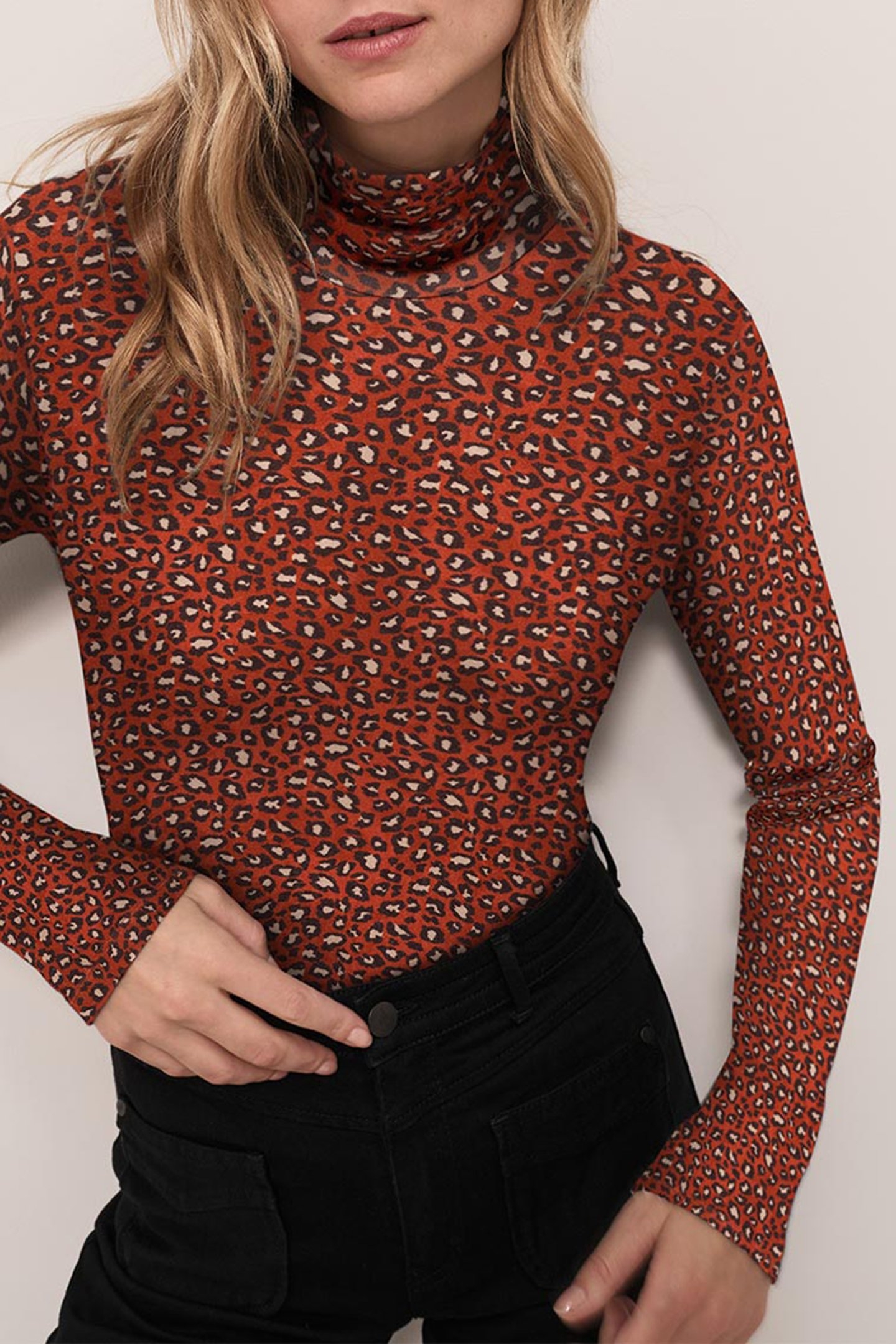 MADLY - RED TURTLENECK T-SHIRT WITH SAFARI PRINT 7