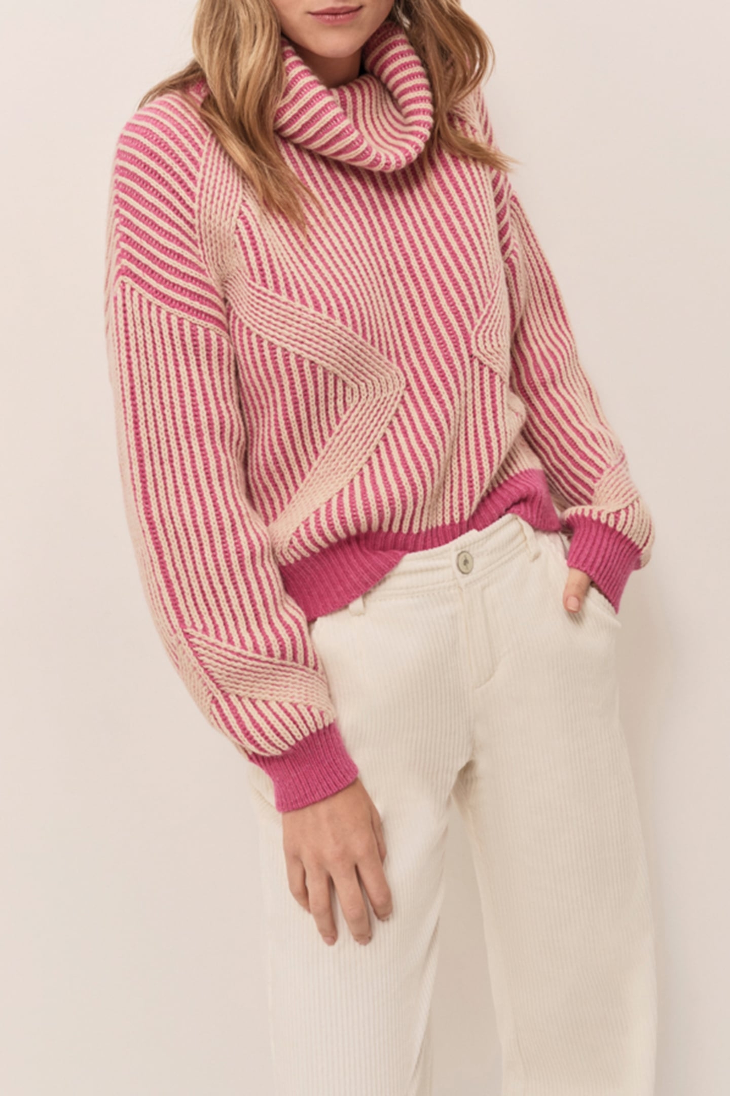 TOKAY - FUCHSIA TWO-TONE RIBBED KNIT TURTLENECK SWEATER 1