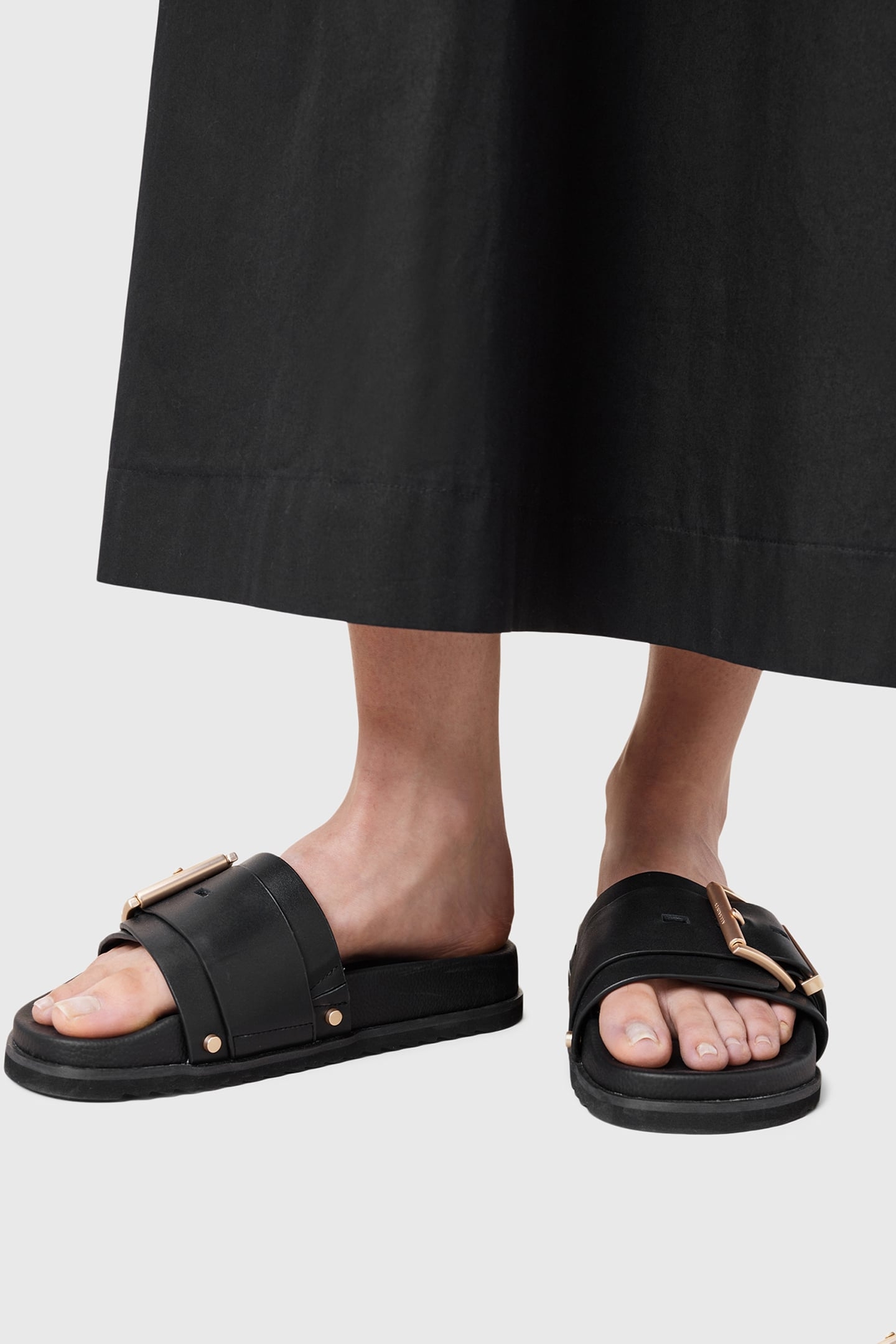 ELLIE STUD SLIDER BLACK 1