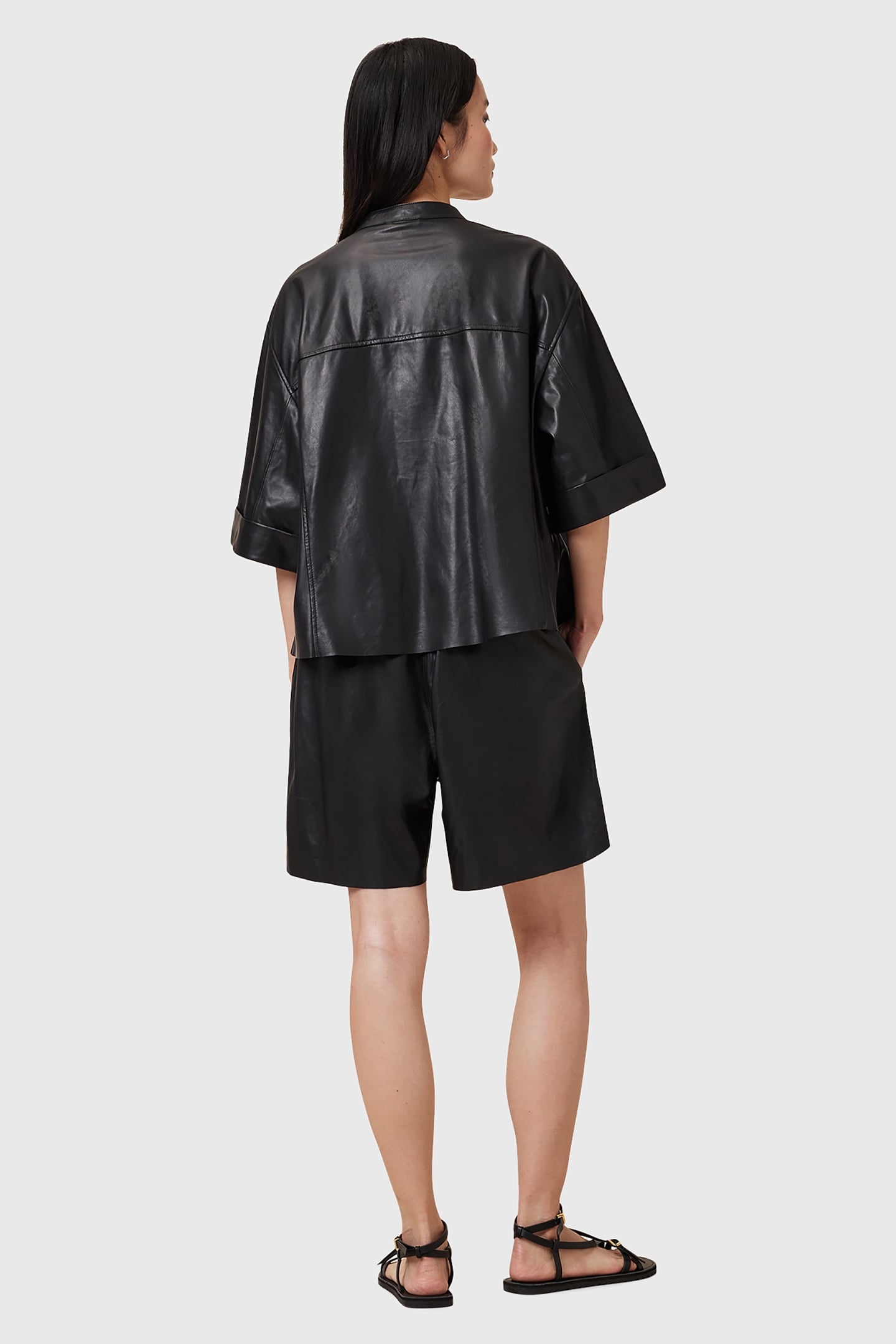 ARLA LEA SHORT BLACK 4