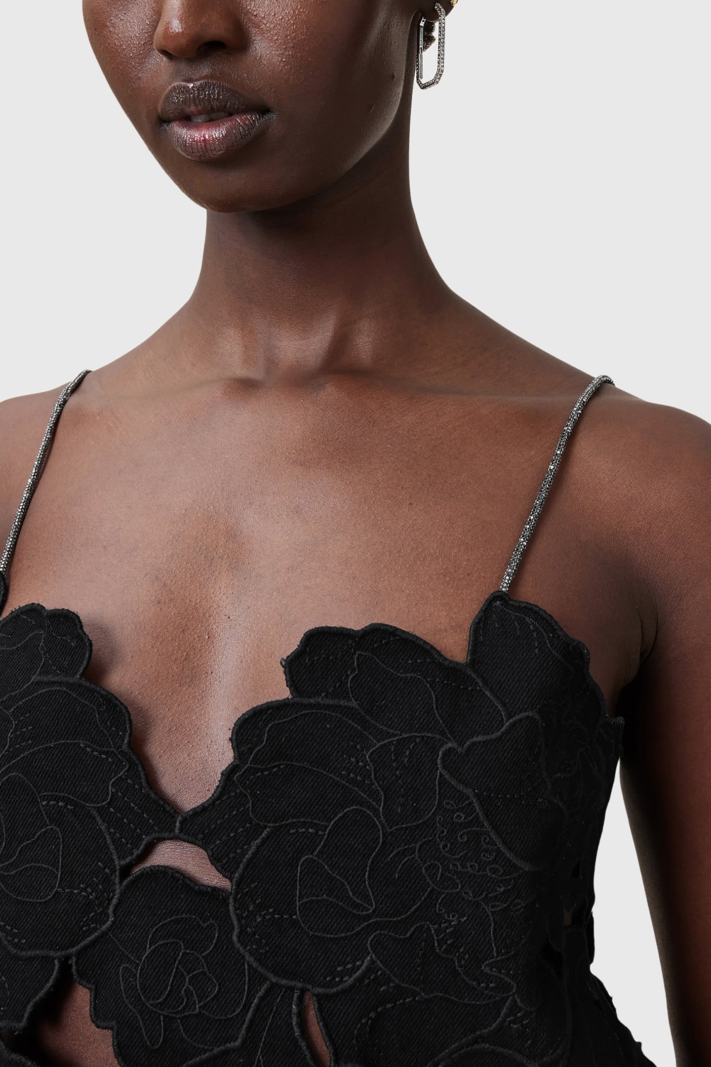 FLORA EMB TOP BLACK 8