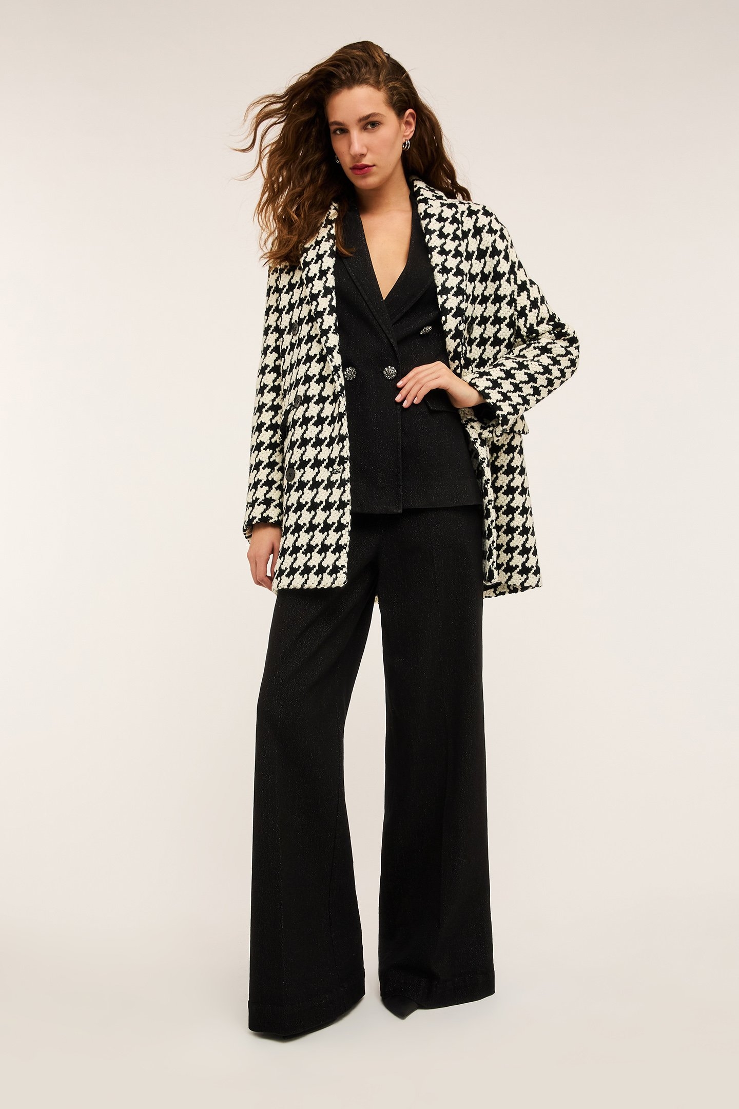 HOUNDSTOOTH PATTERNED KNITTED COAT BLACK 1