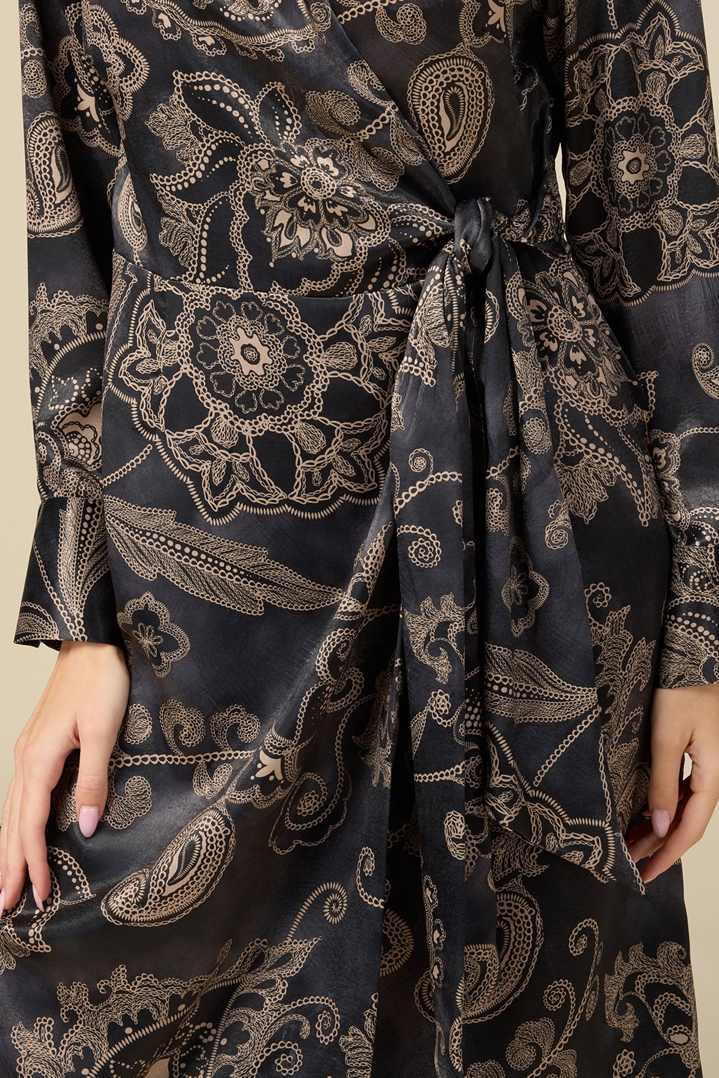 PATTERNED SATIN WRAPAROUND DRESS GREY 5