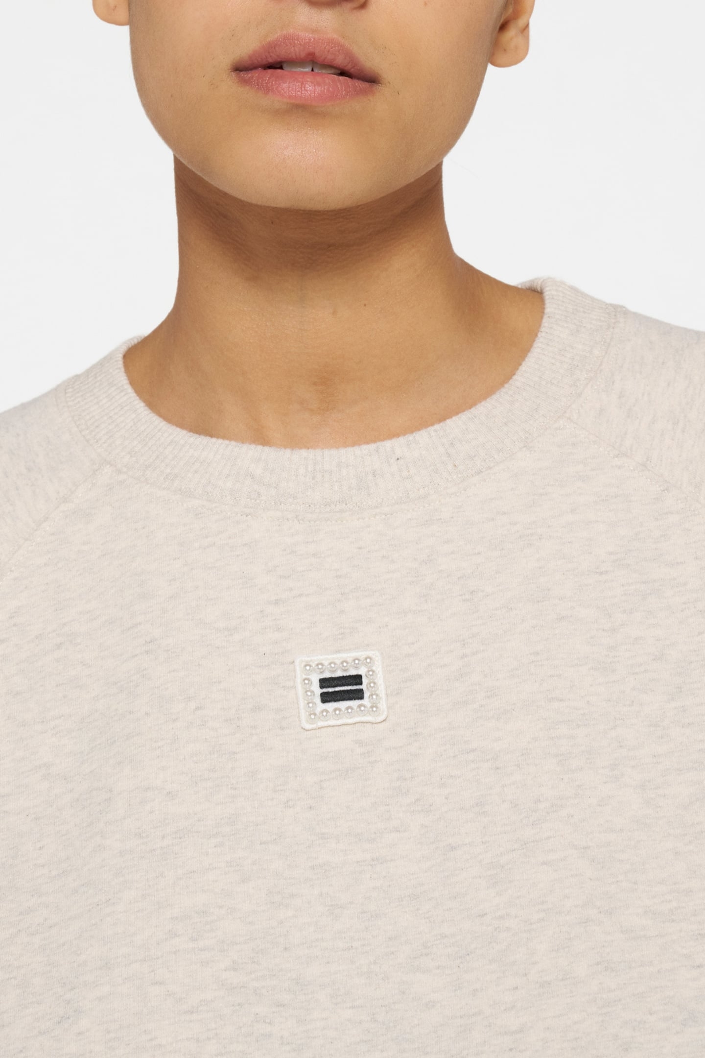 CREW NECK PEARLS SOFT WHITE MELEE 6