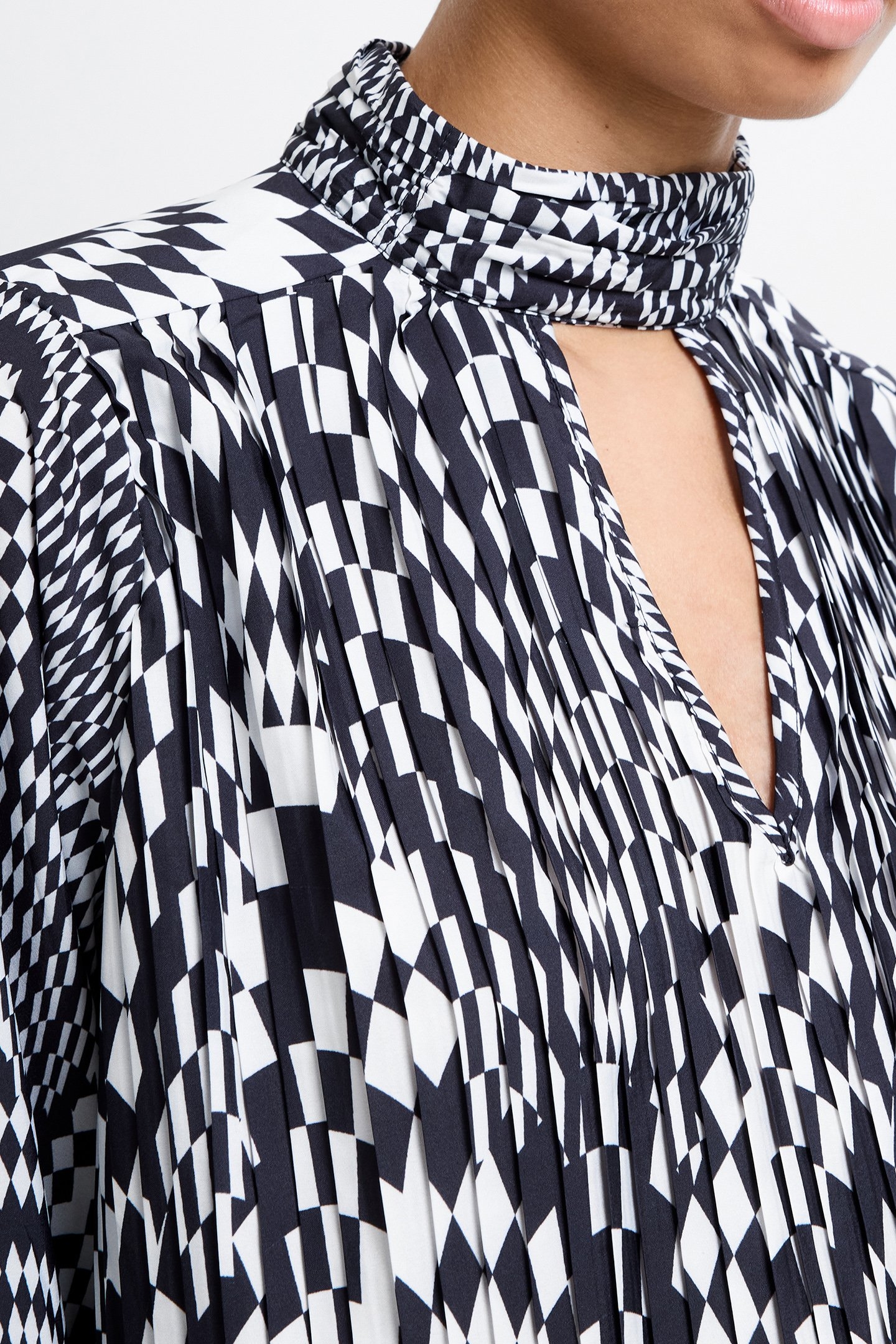 FERN PLEATED TOP CLASSIC CREAM/BLKOUT 4