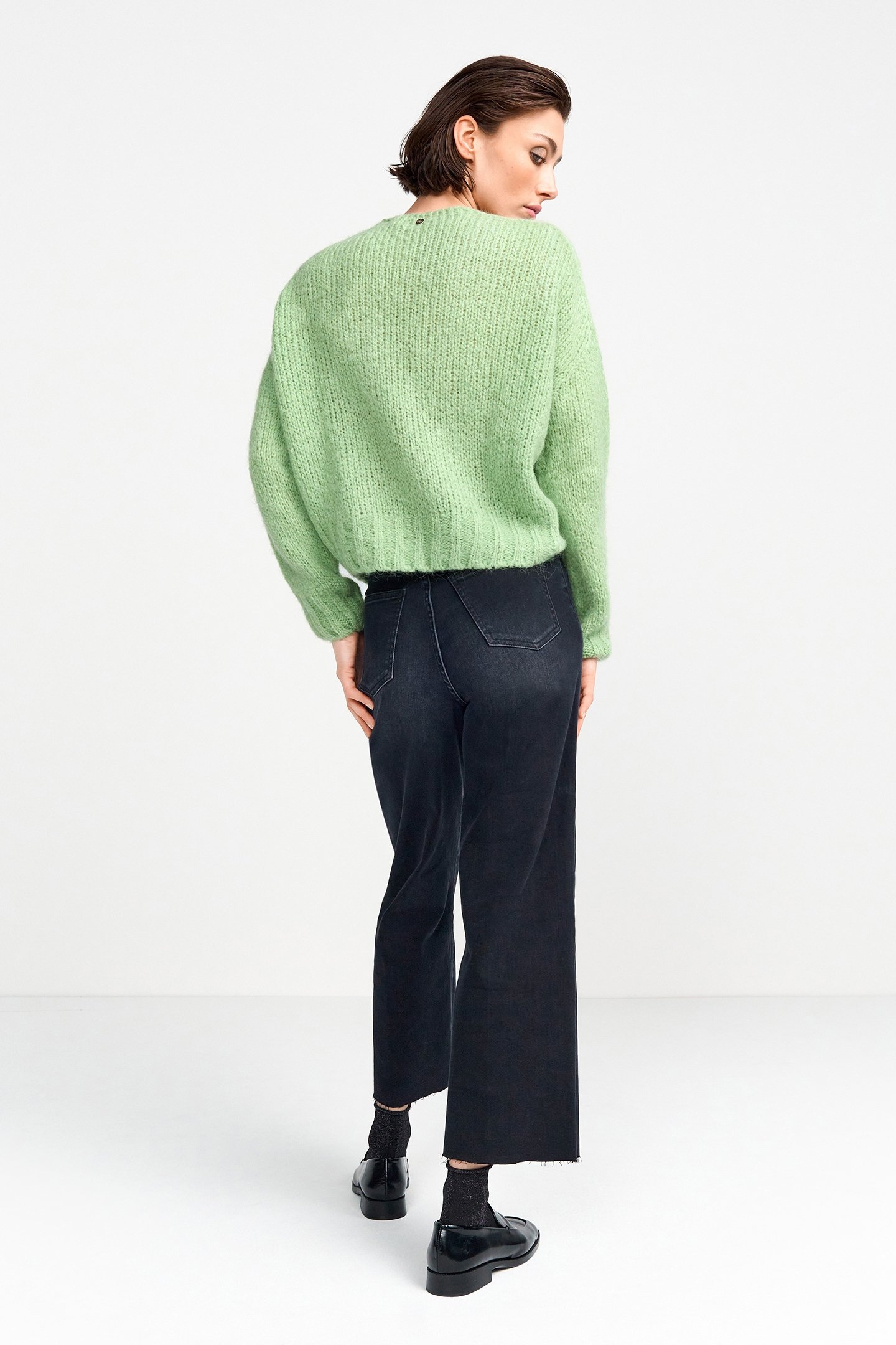 V-NECK PULLOVER MATCHA 2