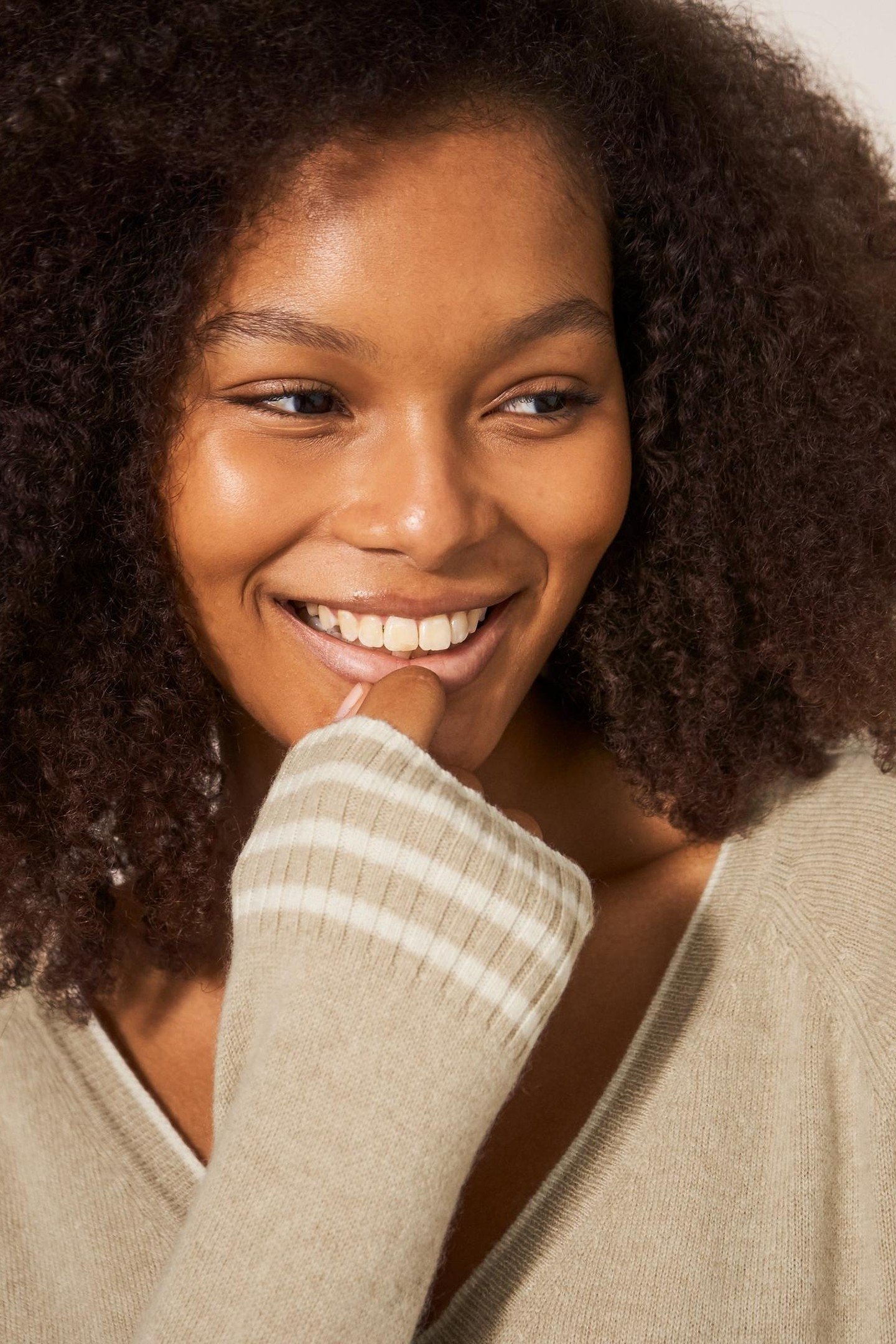 CLARA V NECK CASHMERE JUMPER NATURAL MULTI 4