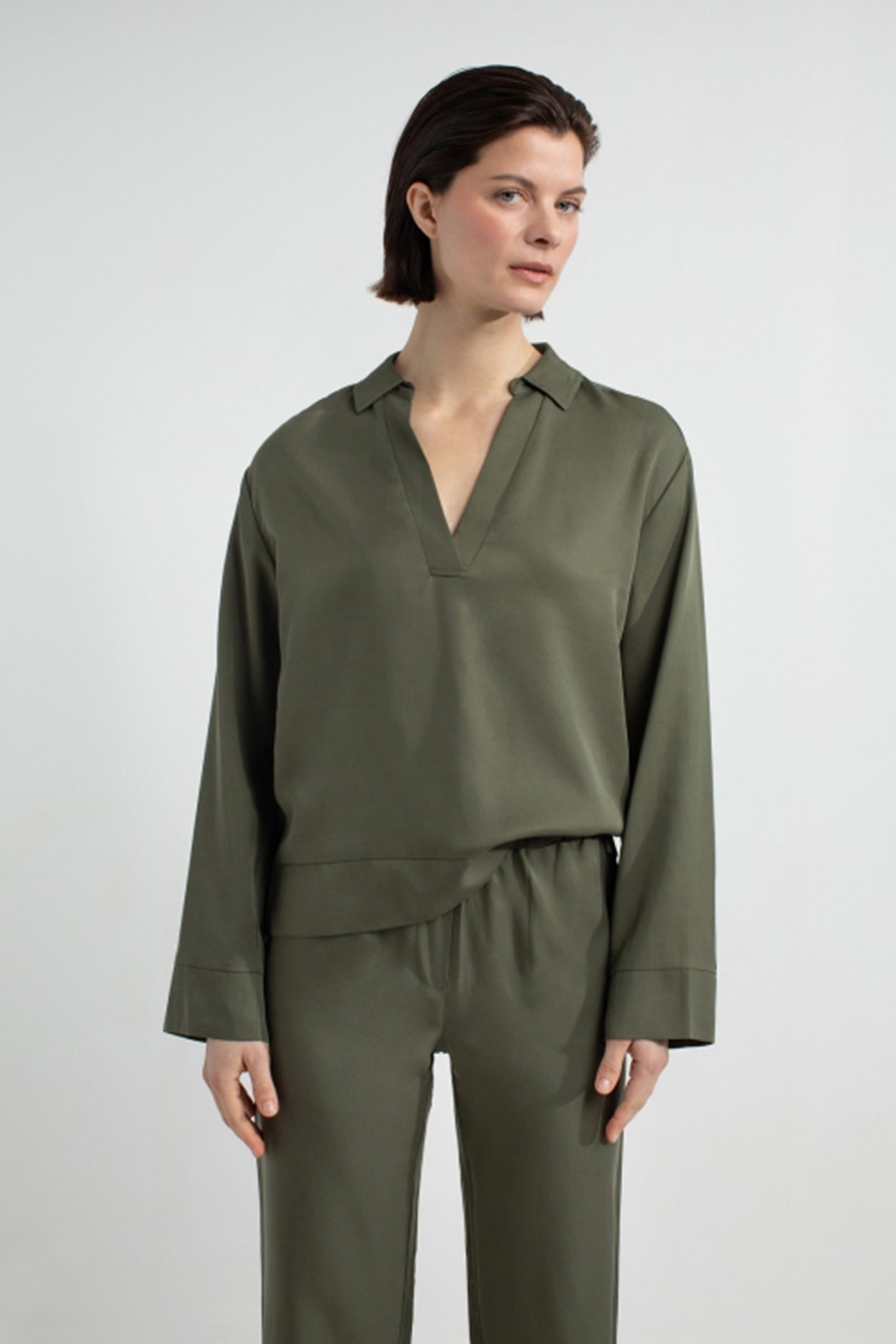 AMELIA BLOUSE PESTO 1