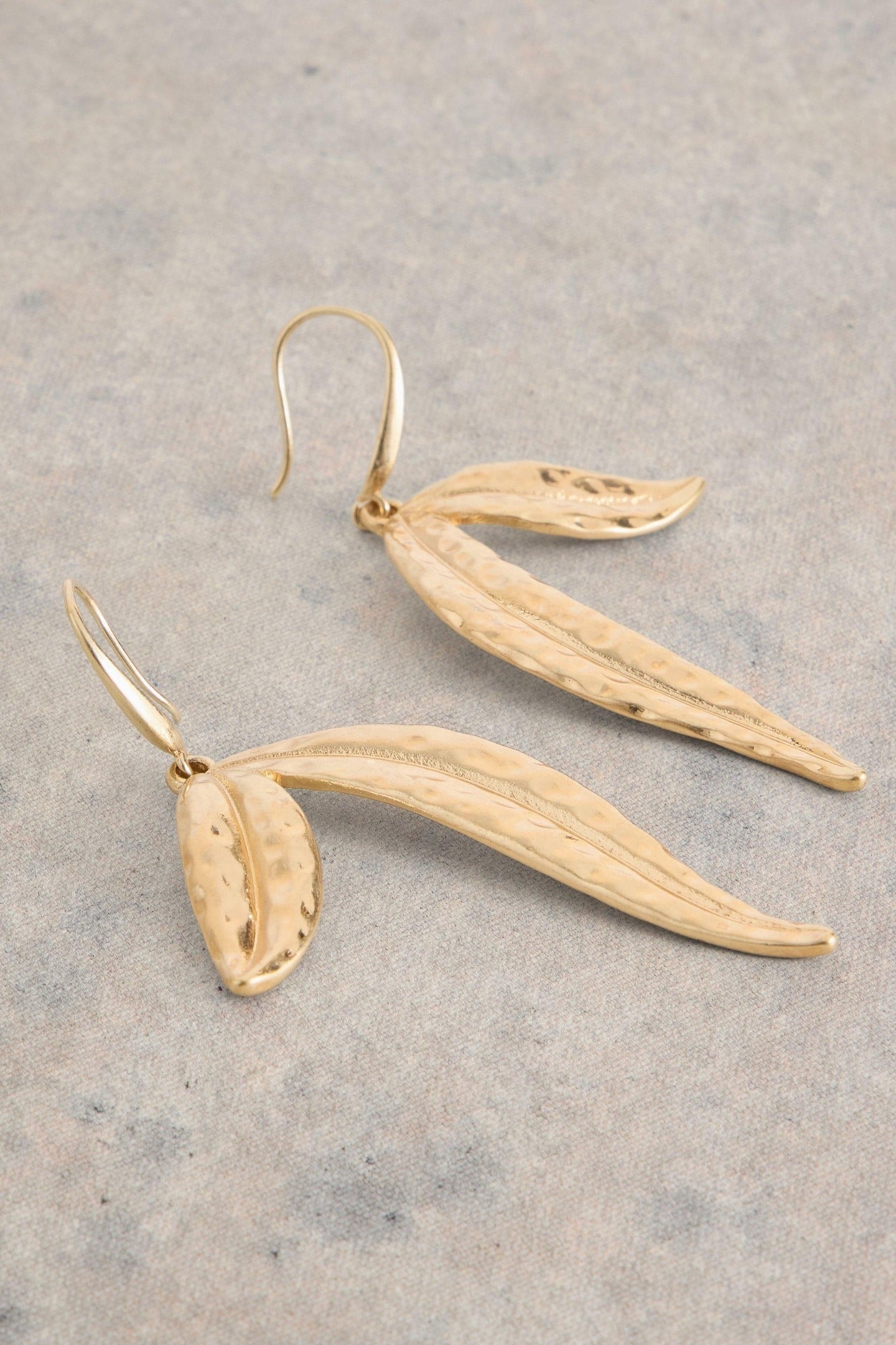 ALLY LEAF DROP EARRING GOLD TONE METALLIC 1