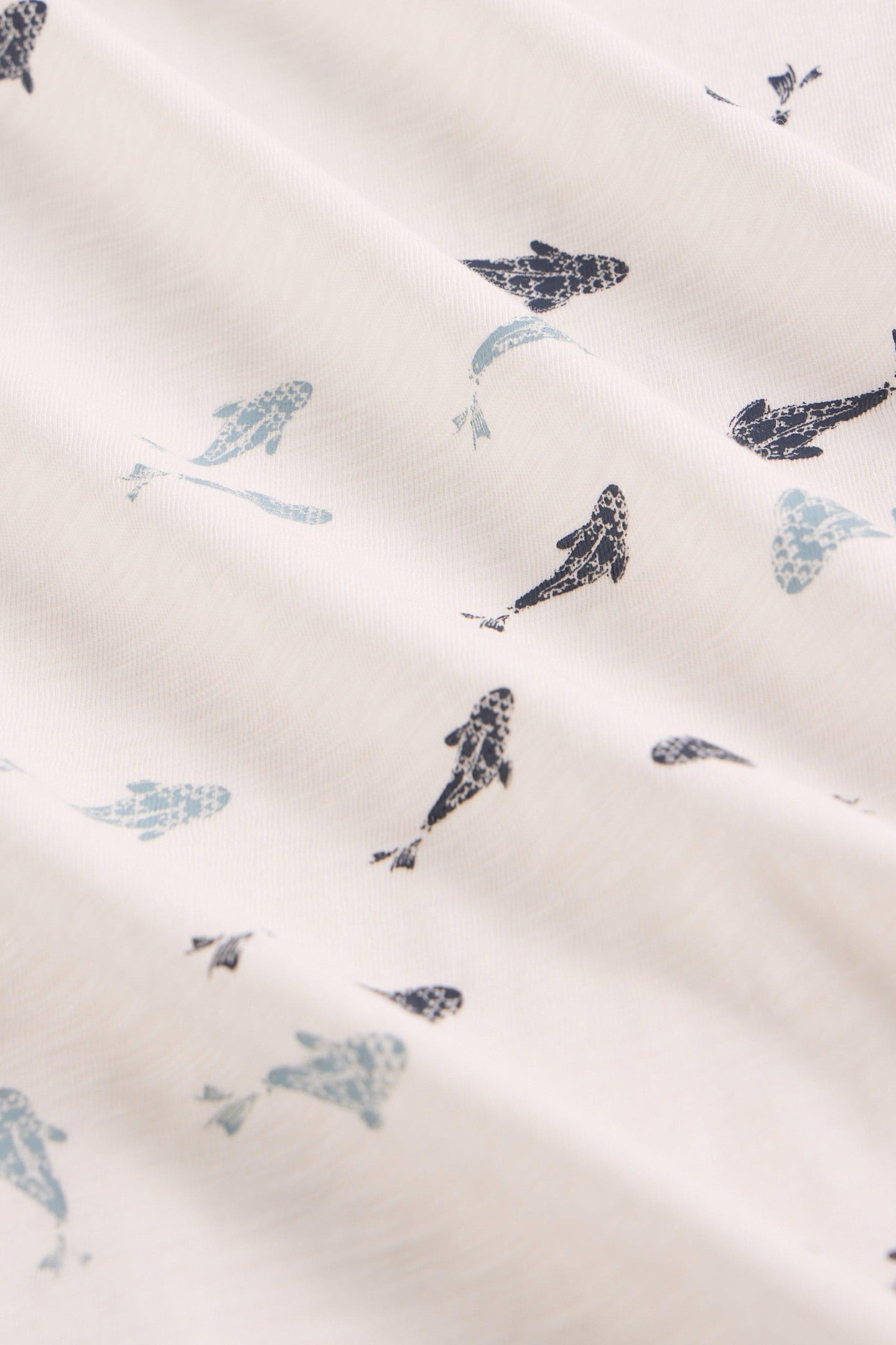 SWIMMING FISH GRAPHIC TEE WHITE PRINT 5