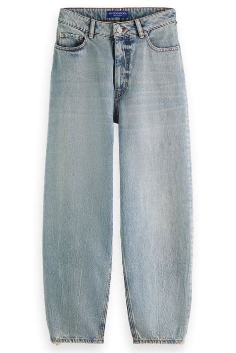 THE TIDE BALLOON JEANS IN ORGANIC COTTON — AT A GLANCE AT A 1