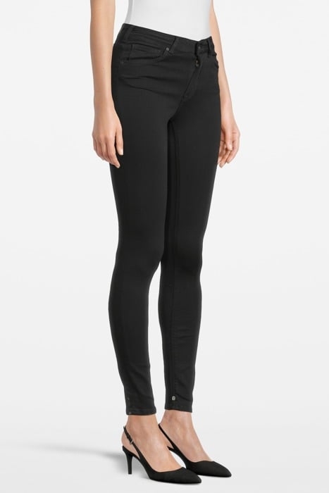 ESSENTIALS - HAUT - STAY BLACK 4