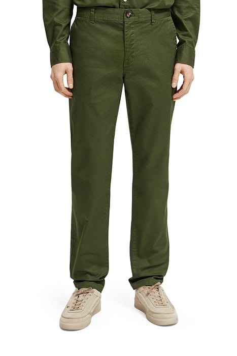 ESSENTIALS STUART - SLIM-FIT ORGANIC COTTON STRETCH CHINO FI 1