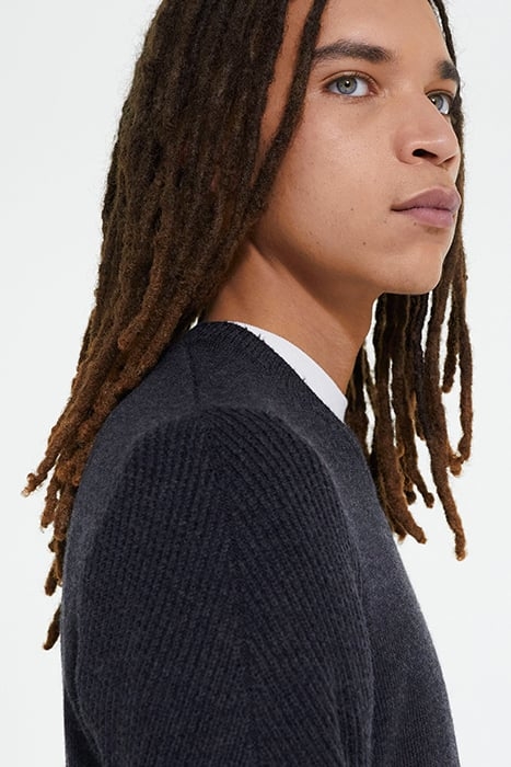 ROUND NECK SWEATER WITH POINT DETAILS ON THE SIDE BLACK 6