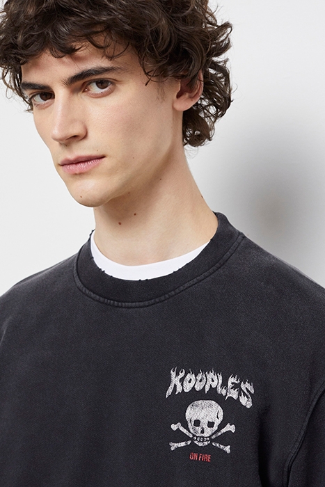 SWEAT COL ROND SKULL FLAMES BLACK WASHED 8