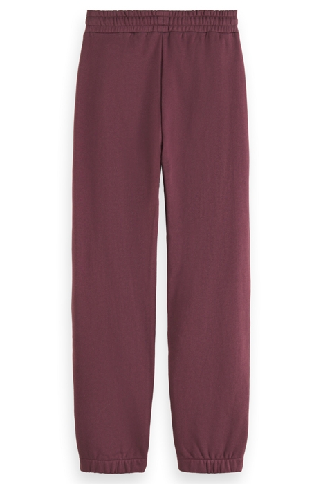 ESSENTIAL BADGE SWEATPANT IN ORGANIC COTTON BERRY WINE 5