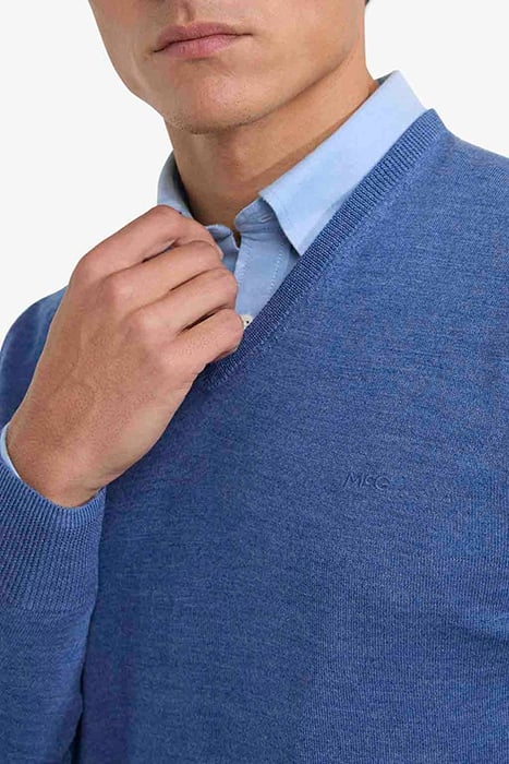 FINE MERINO V-NECK SWEATER VINTAGE BLUE 6