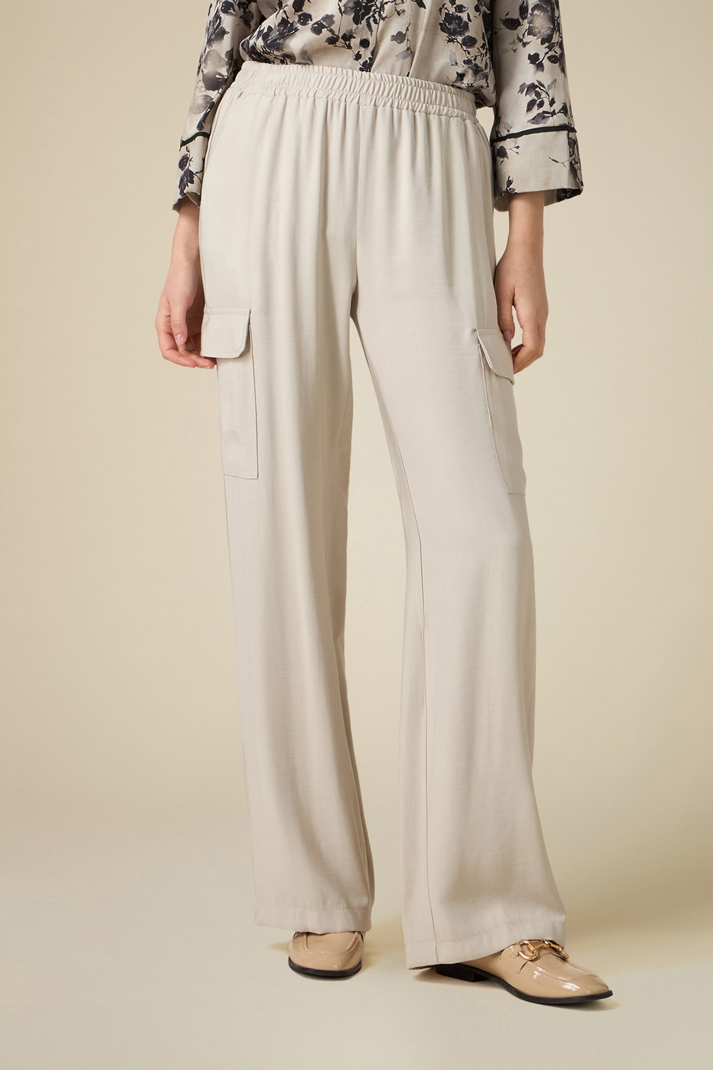 CARGO JOGGERS IN FLOWING FABRIC NATURAL 1
