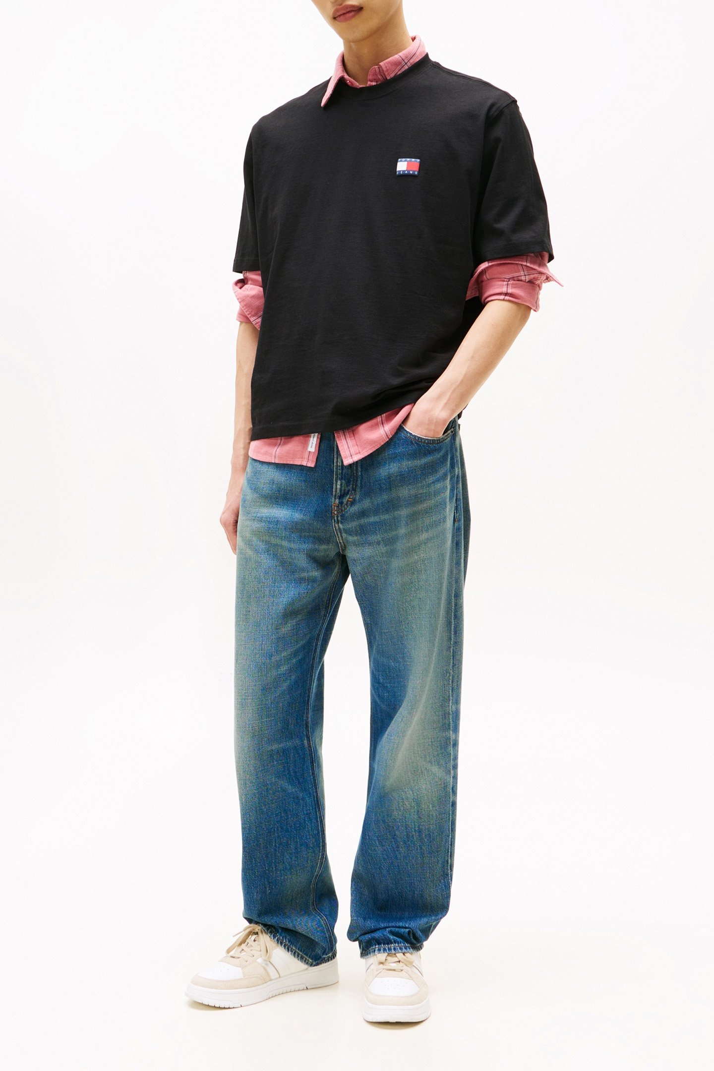 TJM 90S POP COL NW REGULAR FIT TEE BLACK 2