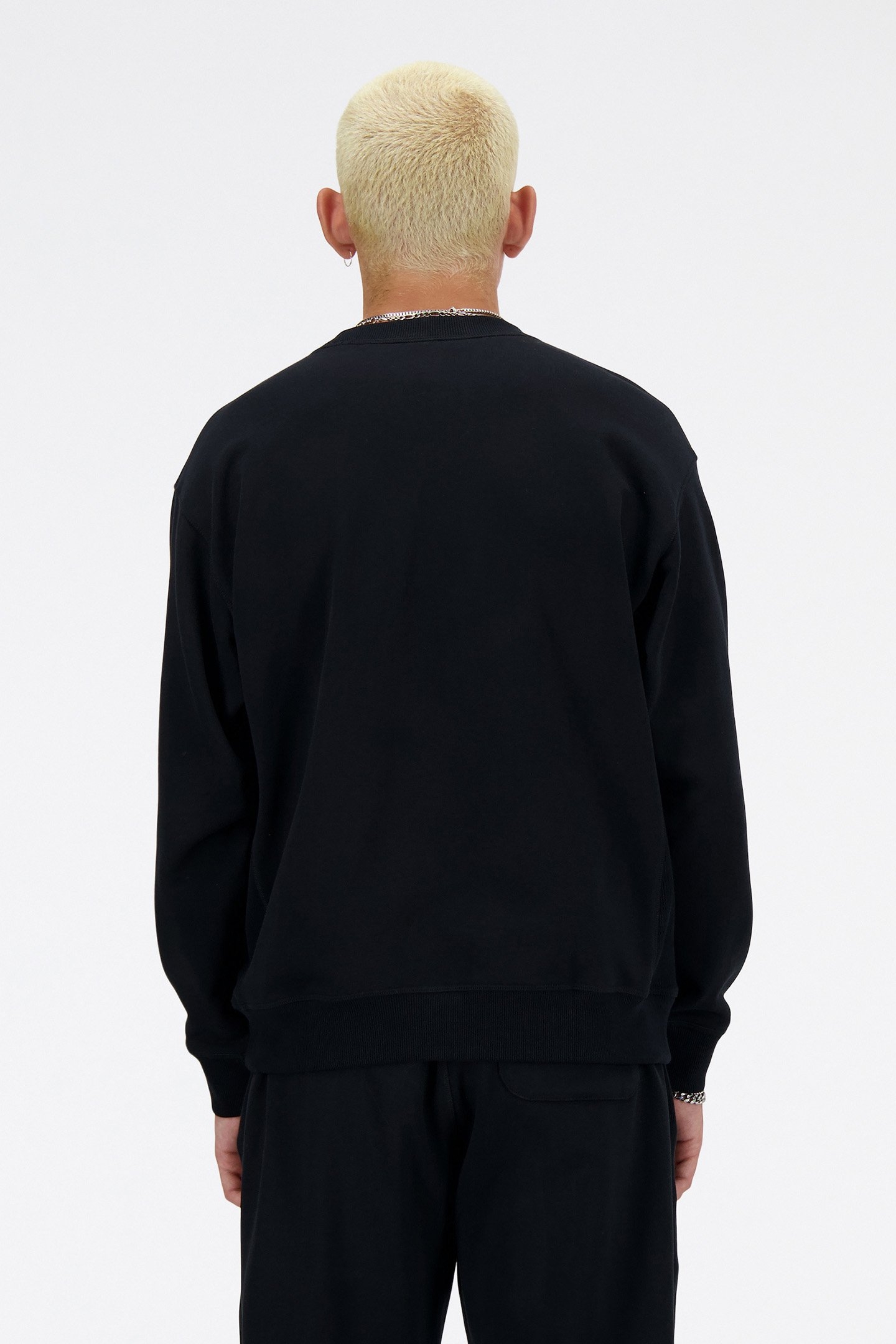 NB CREW NECK SWEATSHIRT IN BLACK 2