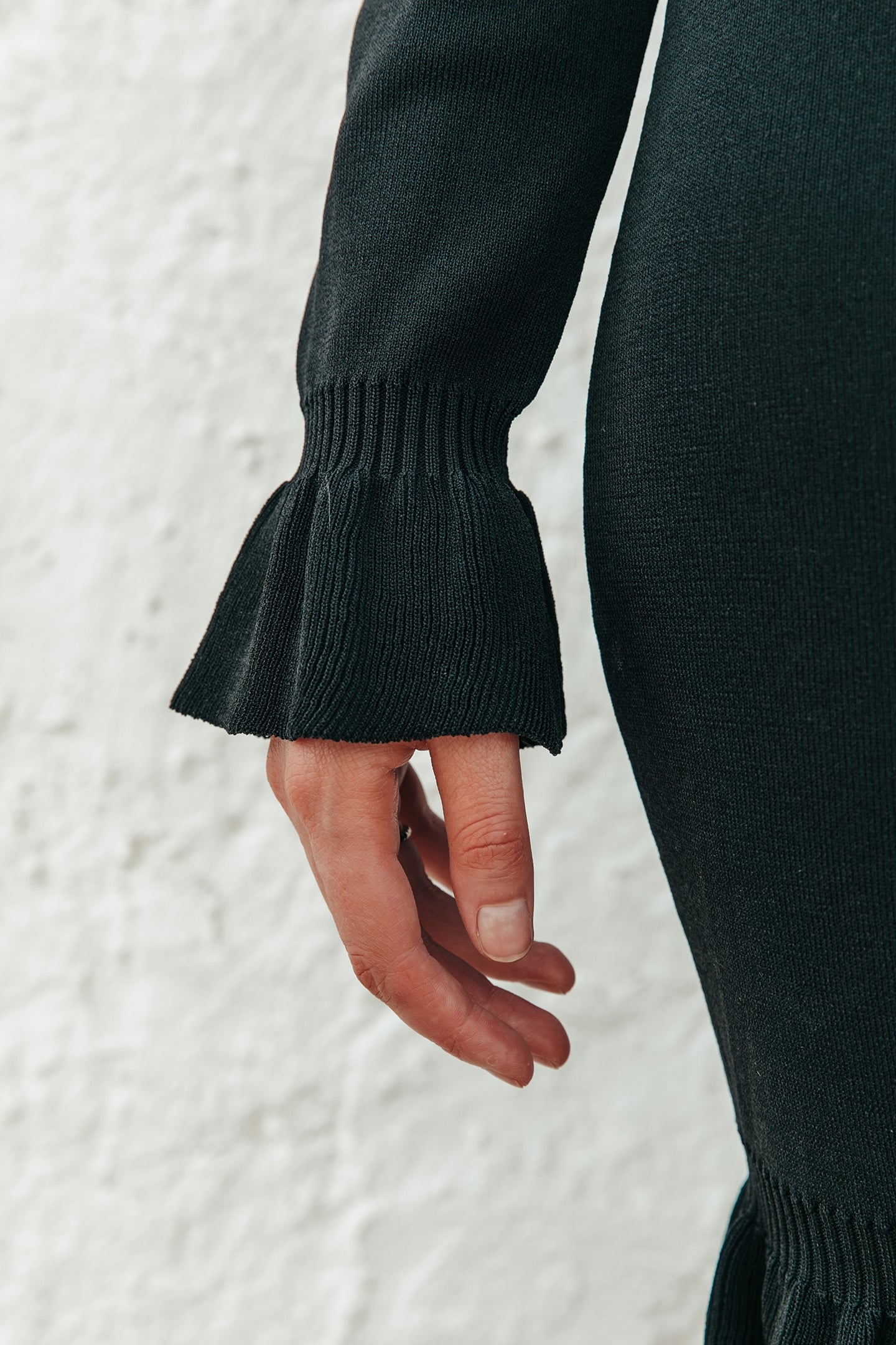 ROBIJN RUFFLE FINE KNIT DRESS LS BLACK 4