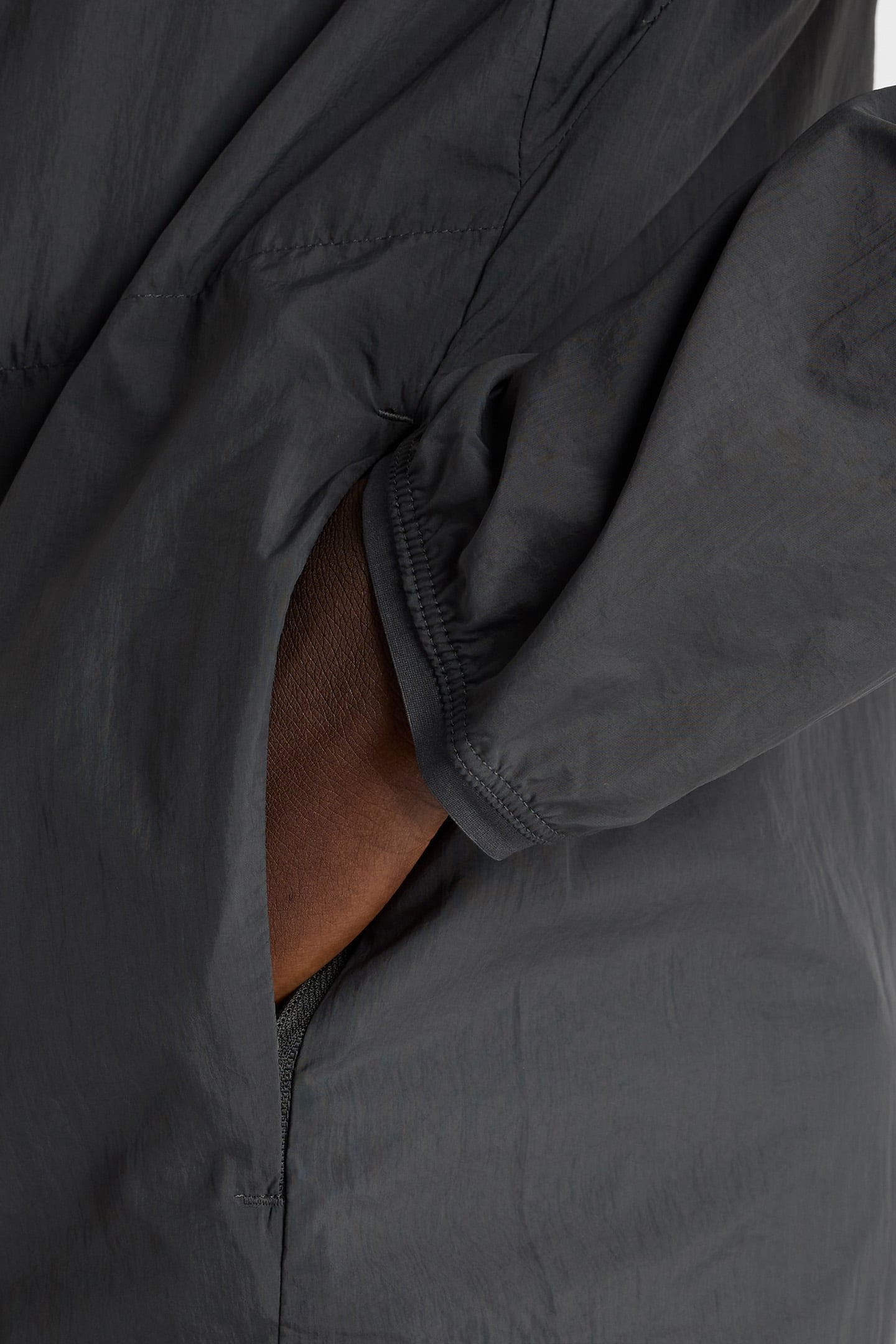 REFLECTIVE PACKABLE JACKET IN BLACK 5