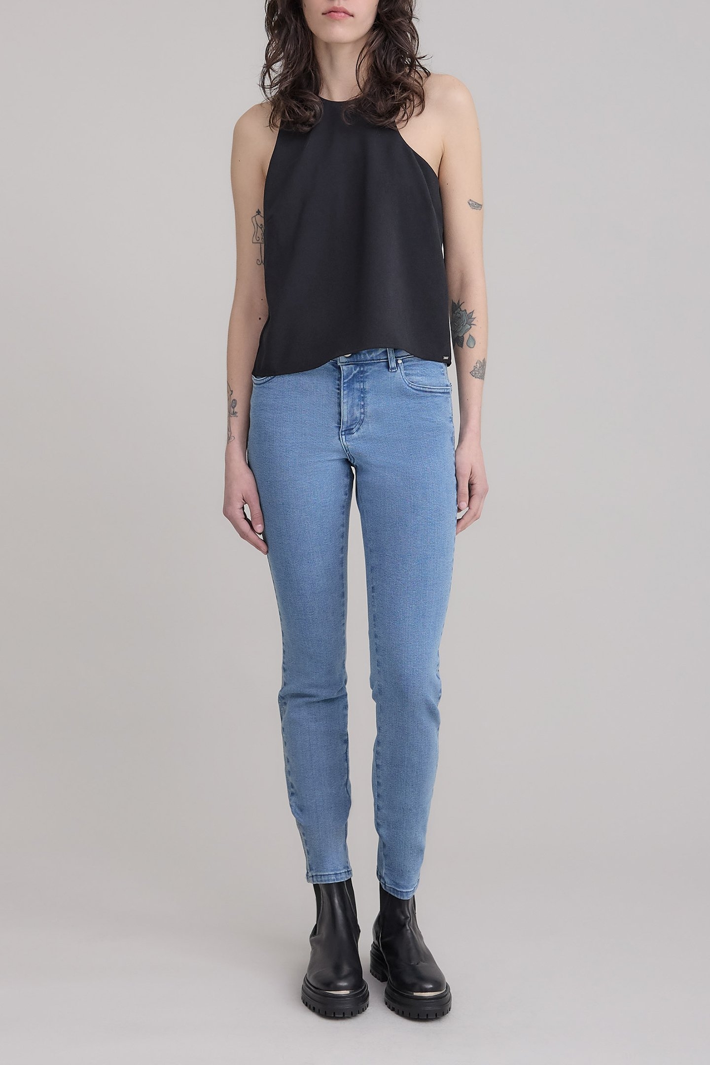 BLACK TOP WITH REMOVABLE RHINESTONE JEWEL ON BACK 3